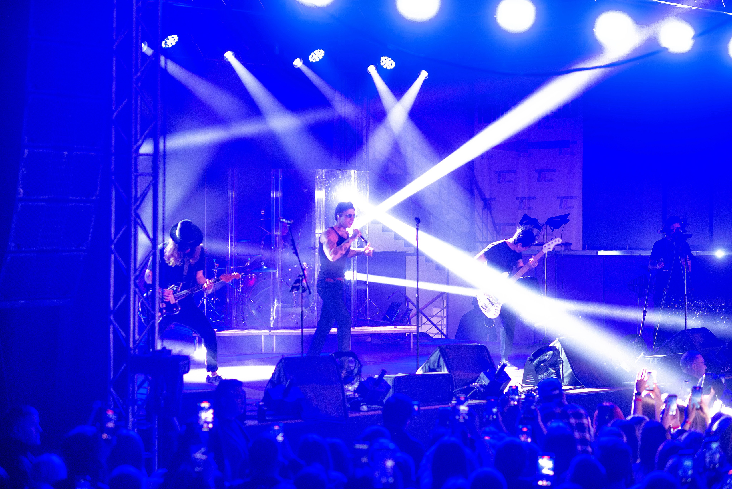 Концерт Хolidayboy. Школьный, фэшн фотограф в Тюмени и в России Ирина Королева