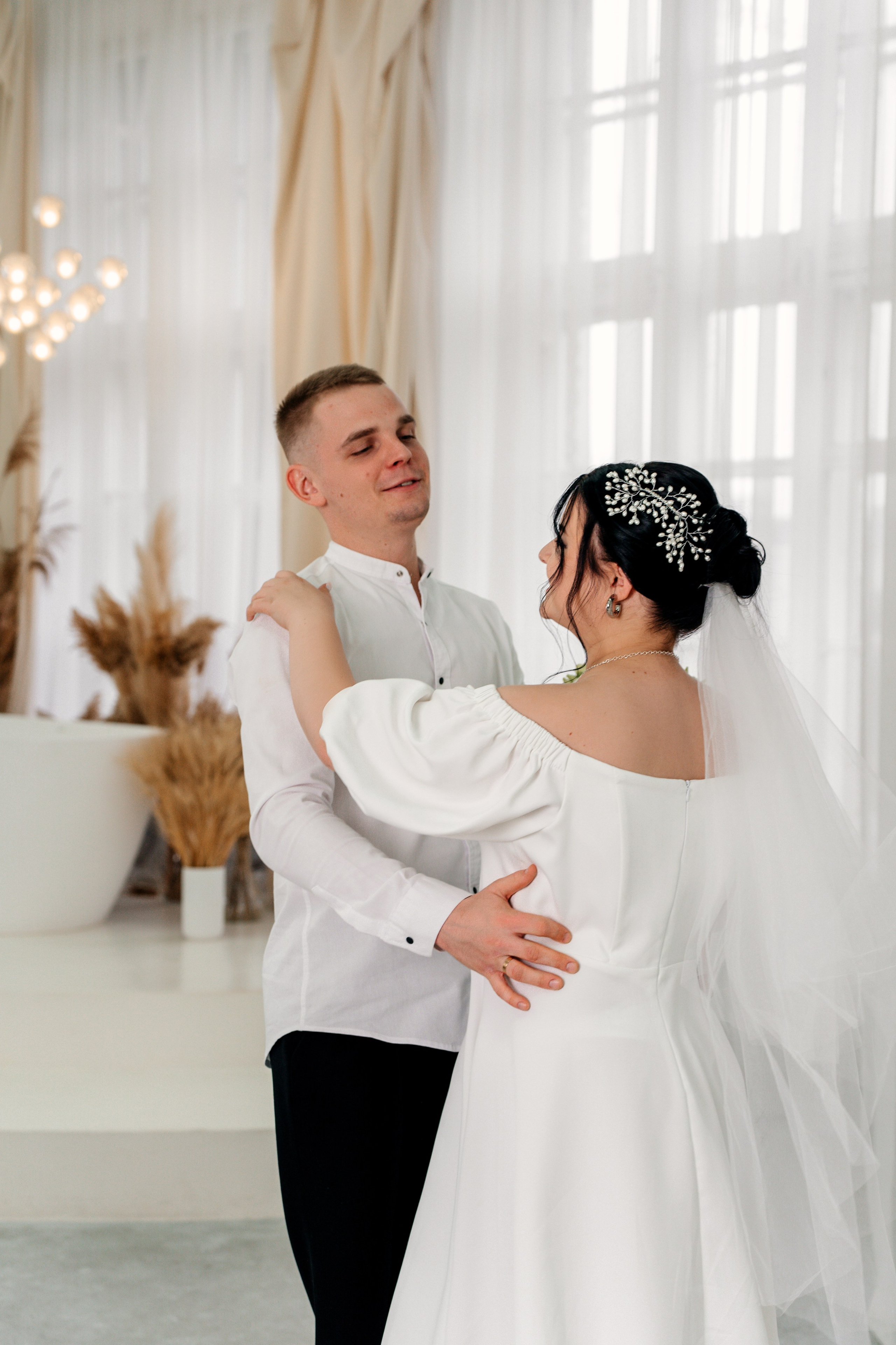 Студийная свадебная история любви. Ваш семейный фотограф в Минске — Вика Трегубова