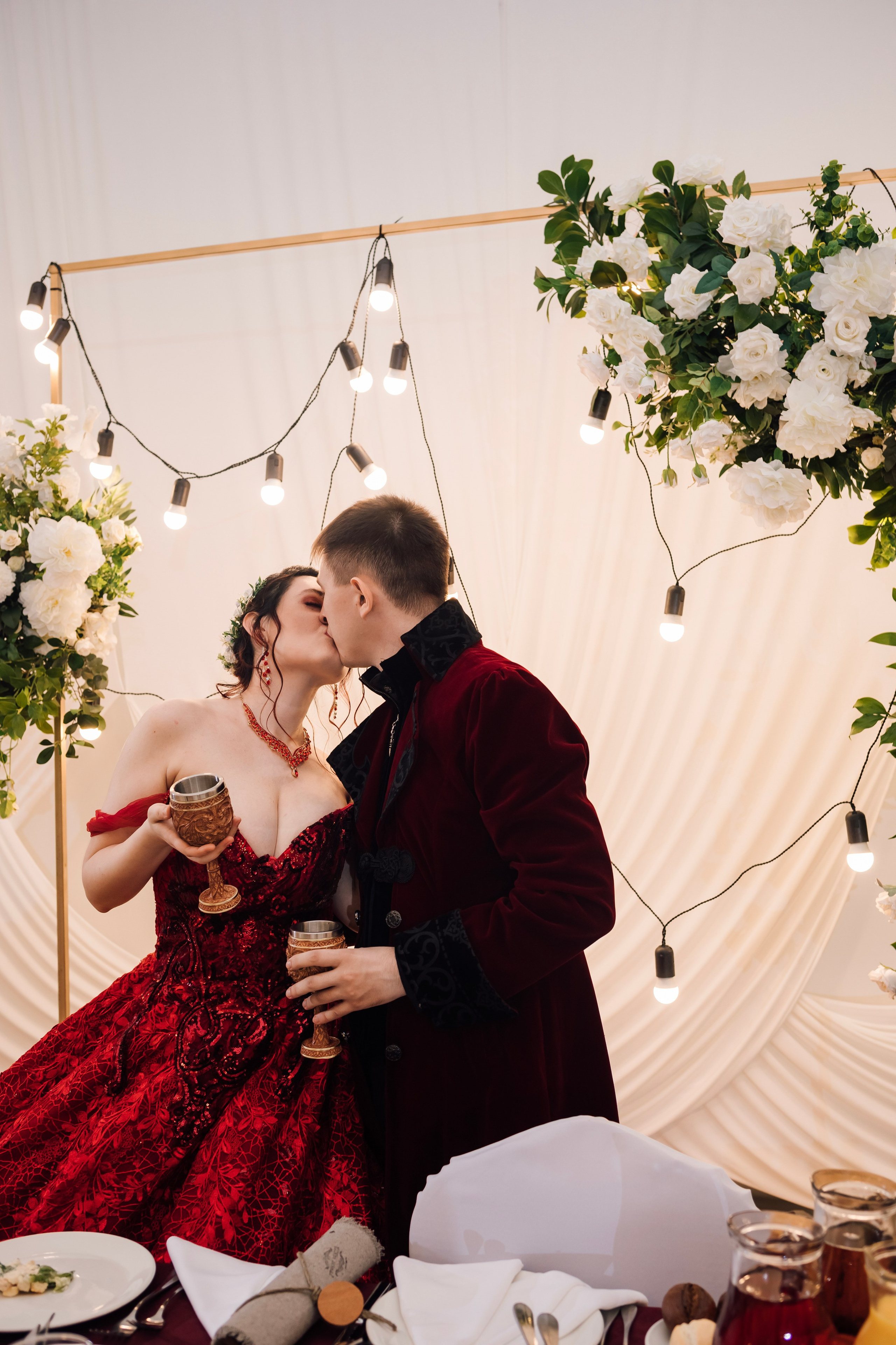Маргарита и Артем. Свадьба в стиле средневекового пира в шатре. Свадебный и семейный фотограф в Москве Евгения Лисина