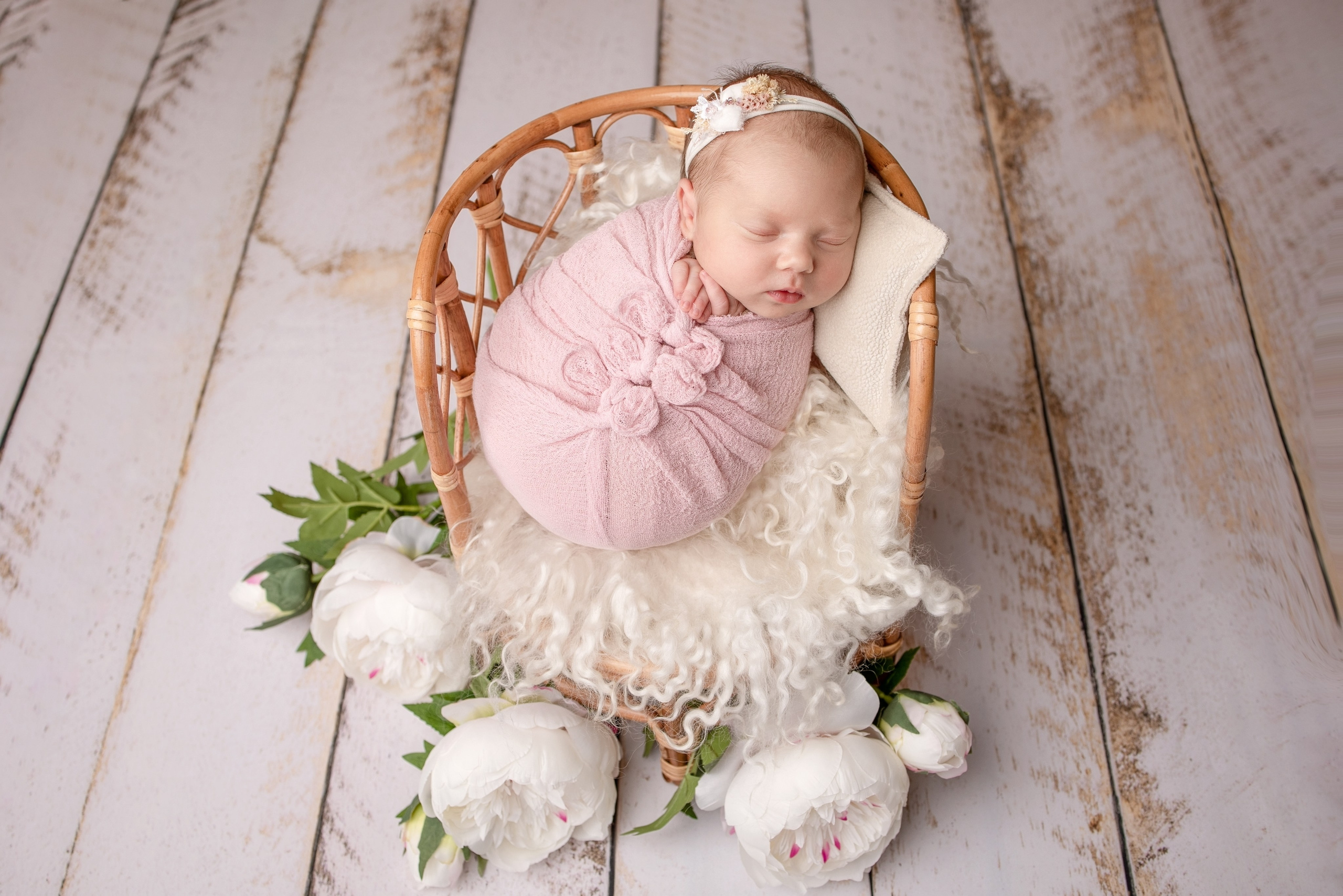 Нежная и милая фотосессия первых дней жизни Вашего ребенка в Минске. Фотограф новорождённых Минск — стоимость newborn фотосессии в Минске