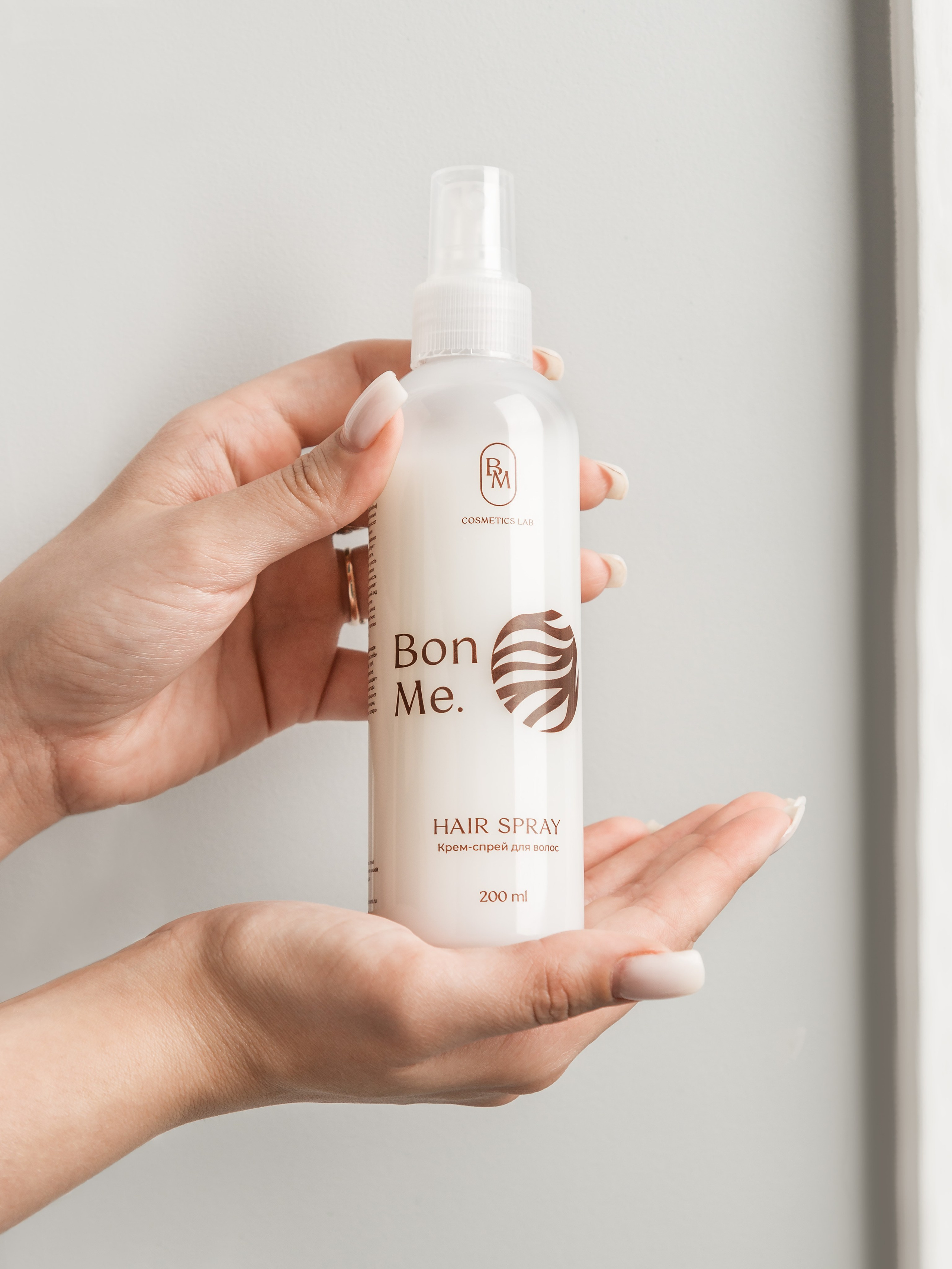 Съемка спрея для волос с моделями для WB