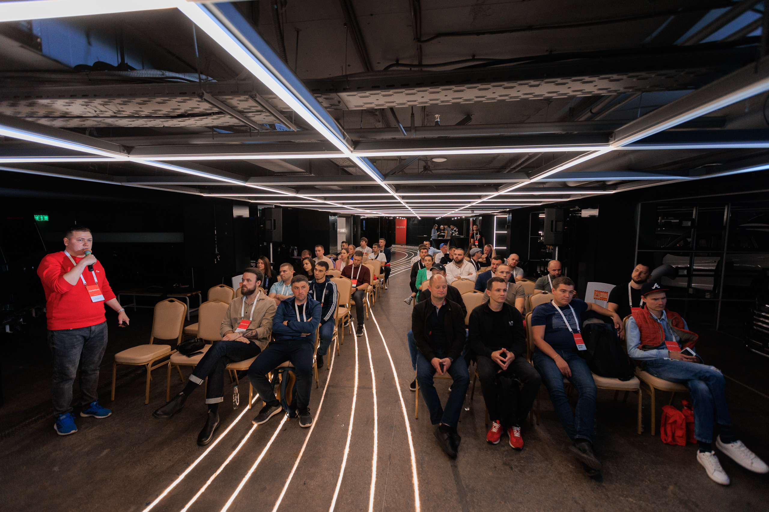 Фотограф для съемки конференции Auto.ru в Детейлинг центре SVX detailing. Контент для бизнеса в Екатеринбурге Полдень Медиа