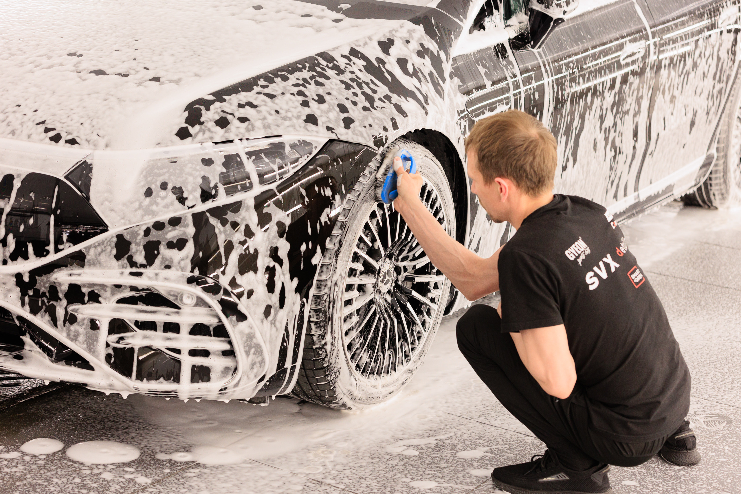 Фотограф для съемки конференции Auto.ru в Детейлинг центре SVX detailing. Контент для бизнеса в Екатеринбурге Полдень Медиа