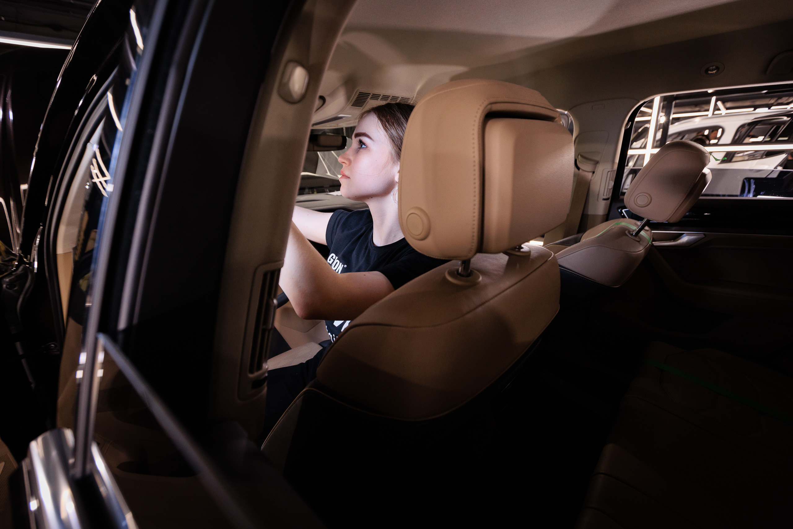 Фотограф для съемки конференции Auto.ru в Детейлинг центре SVX detailing. Контент для бизнеса в Екатеринбурге Полдень Медиа