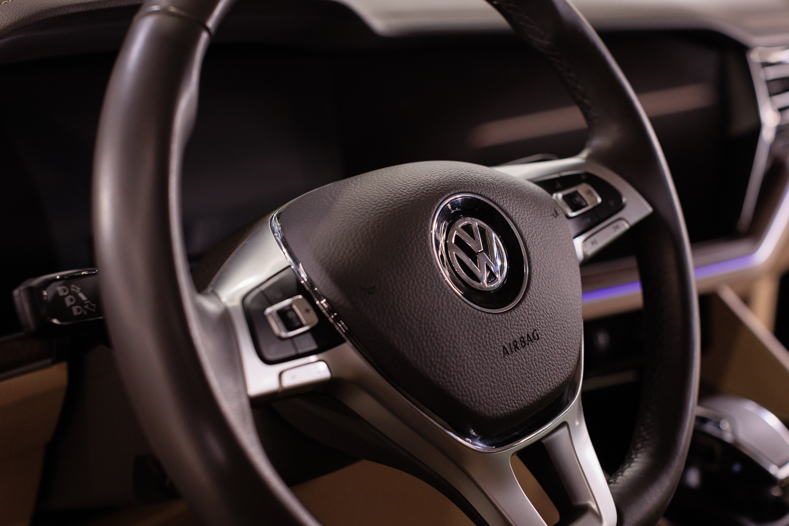 Фотограф для съемки конференции Auto.ru в Детейлинг центре SVX detailing. Контент для бизнеса в Екатеринбурге Полдень Медиа