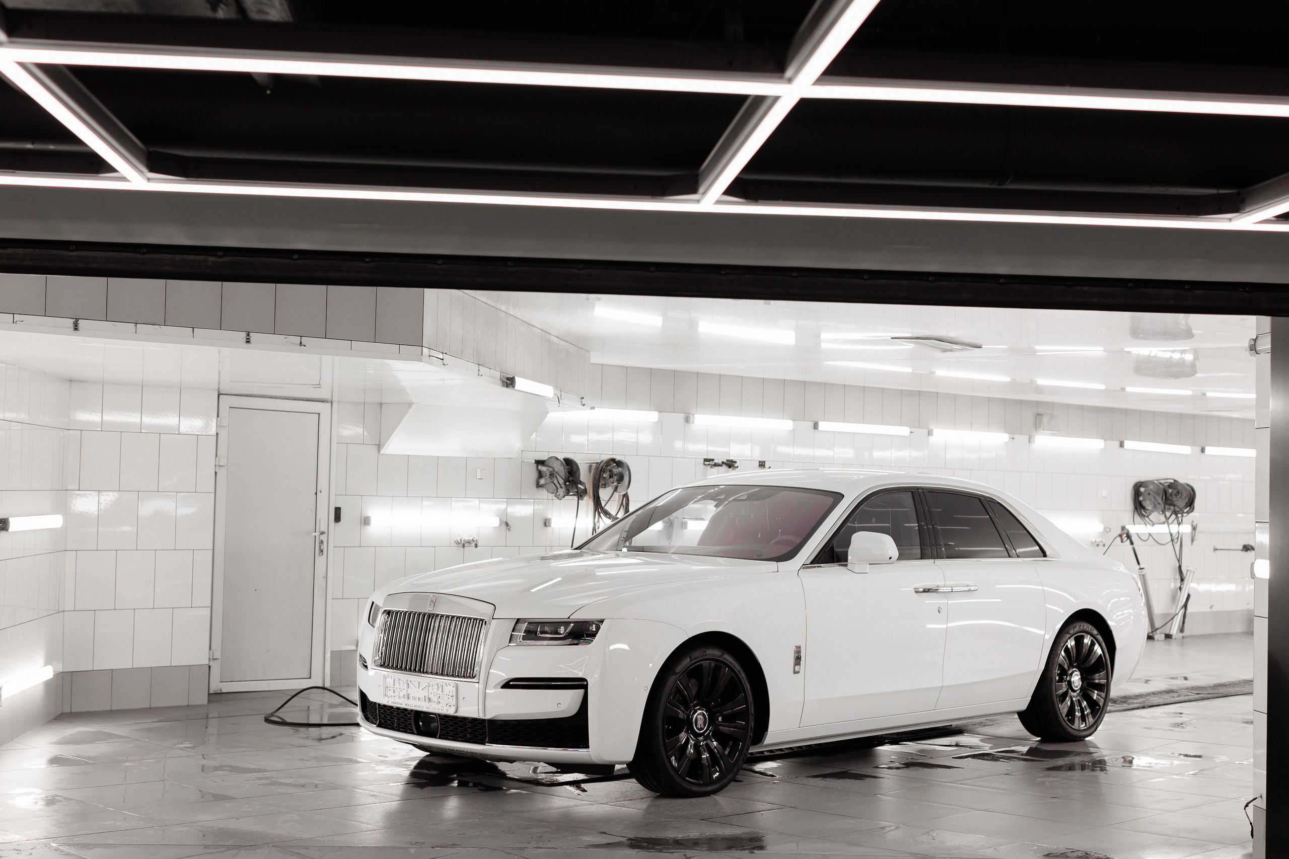 Фотограф для съемки конференции Auto.ru в Детейлинг центре SVX detailing. Контент для бизнеса в Екатеринбурге Полдень Медиа