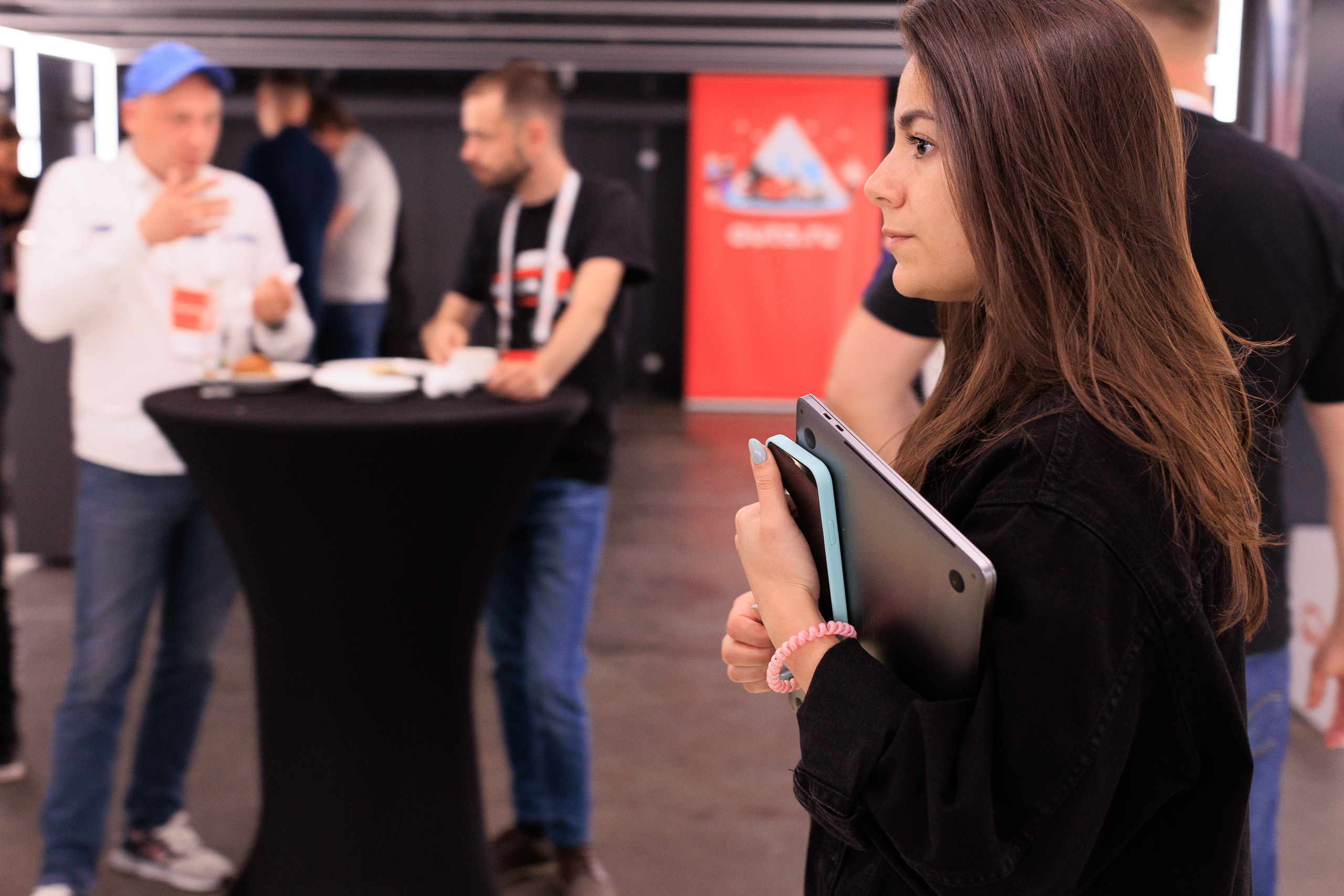 Фотограф для съемки конференции Auto.ru в Детейлинг центре SVX detailing. Контент для бизнеса в Екатеринбурге Полдень Медиа