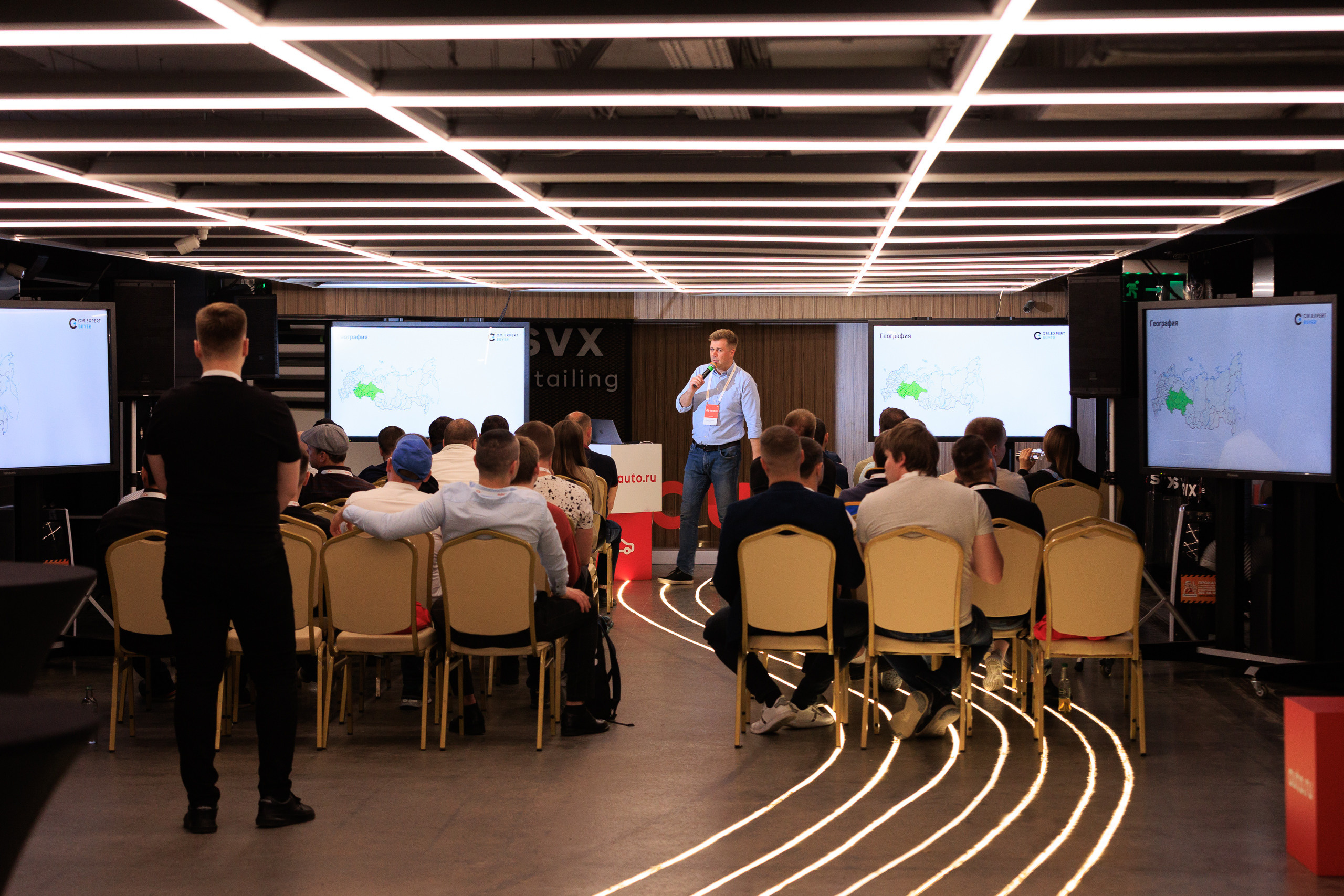 Фотограф для съемки конференции Auto.ru в Детейлинг центре SVX detailing. Контент для бизнеса в Екатеринбурге Полдень Медиа