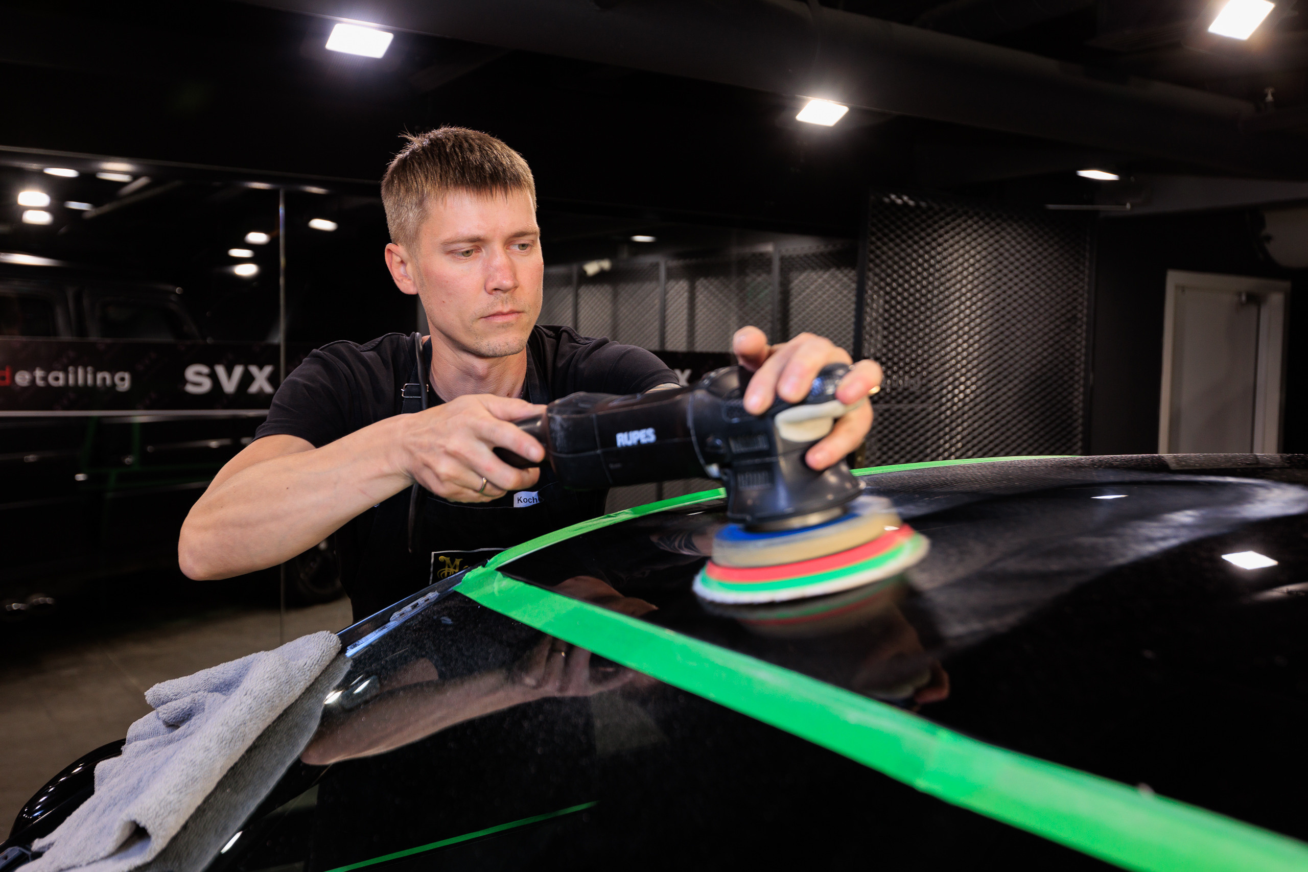 Фотограф для съемки конференции Auto.ru в Детейлинг центре SVX detailing. Контент для бизнеса в Екатеринбурге Полдень Медиа