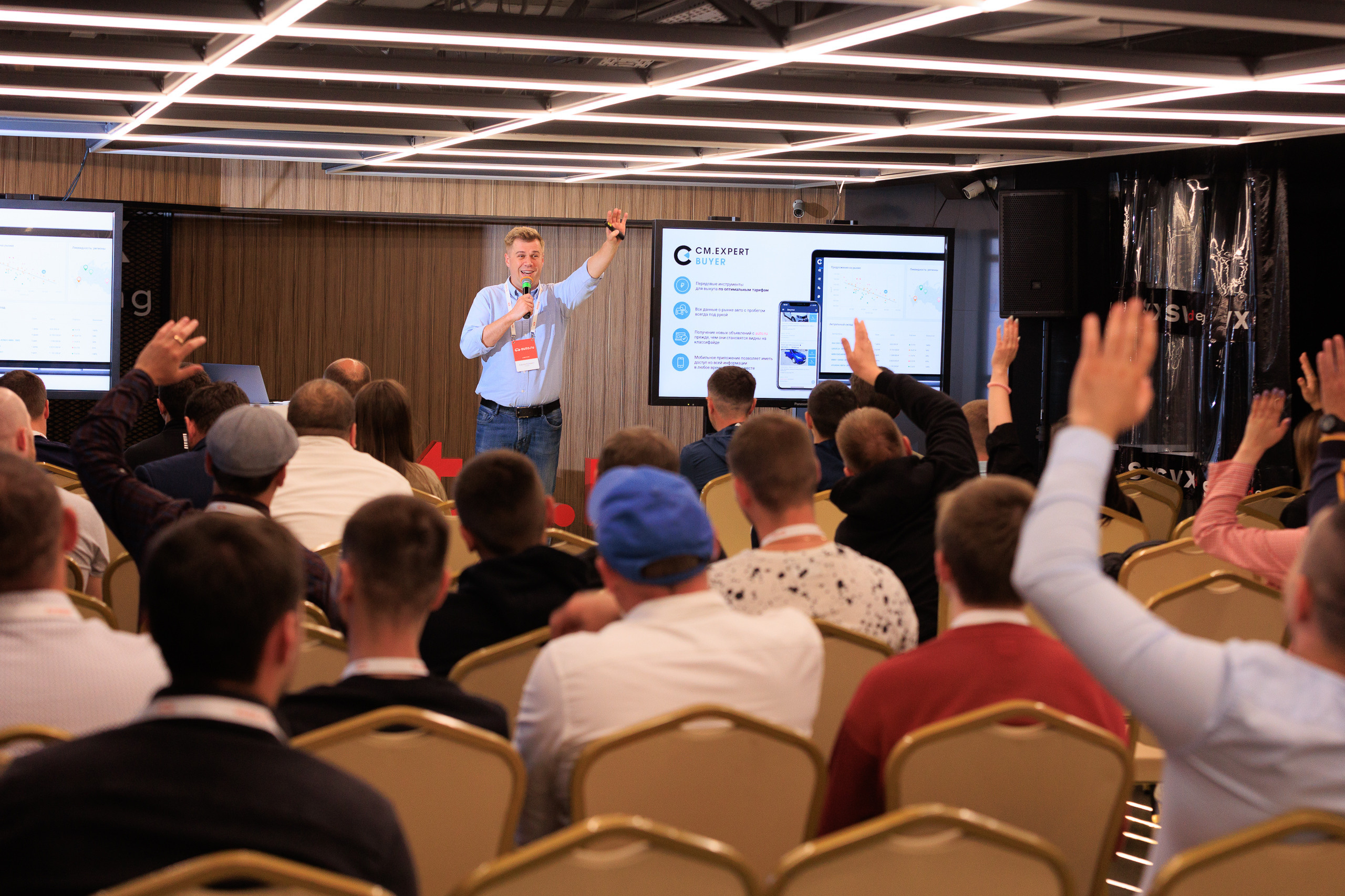 Фотограф для съемки конференции Auto.ru в Детейлинг центре SVX detailing. Контент для бизнеса в Екатеринбурге Полдень Медиа