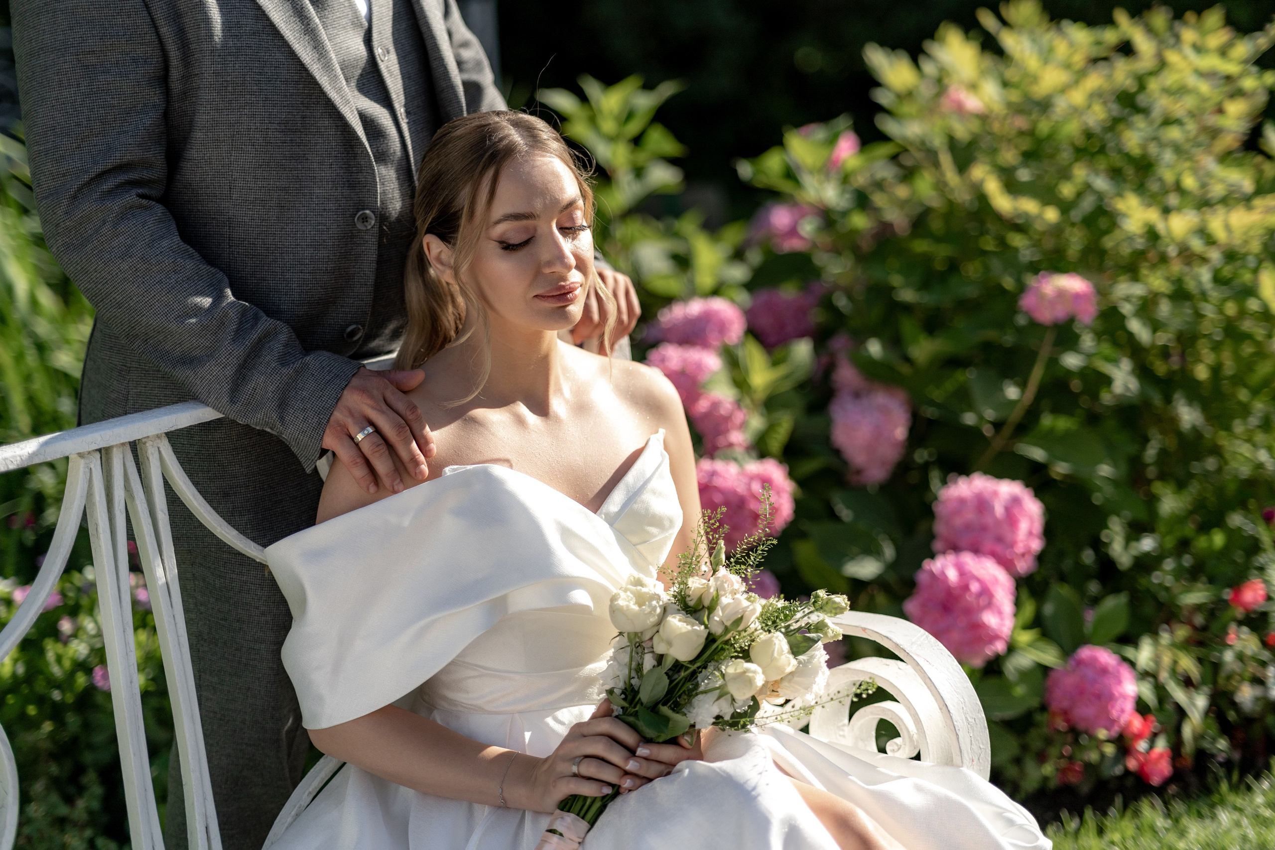 Красивые места для свадебной фотосессии летом в Санкт-Петербурге. Свадебный фотограф Александр Невский в Санкт-Петербурге