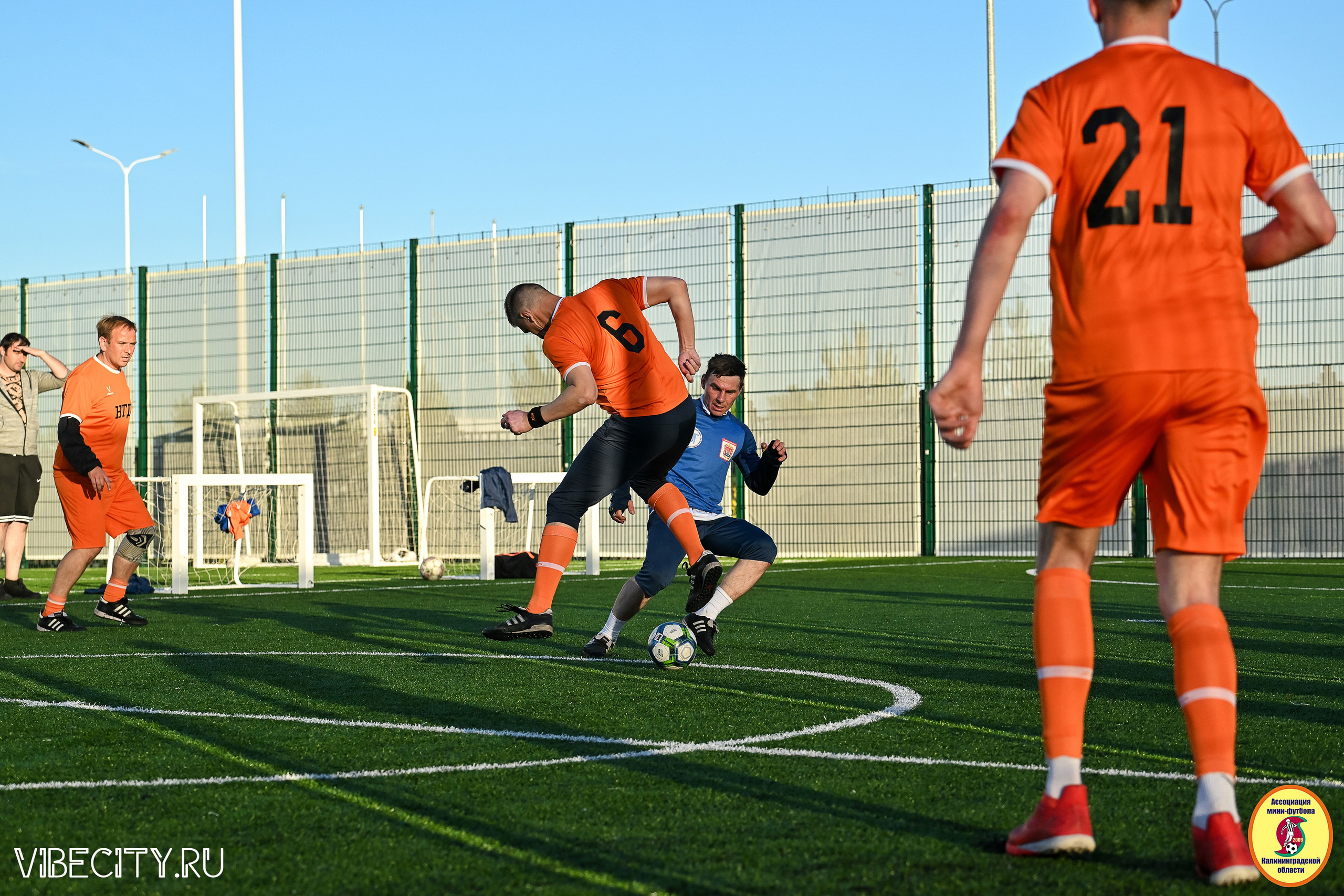 ИГРЫ МИНИ-ФУТБОЛЬНОЙ И КОРПОРАТИВНОЙ ЛИГИ. VIBECITY.RU Вайб Сити Ру Фоторепортажи Фотоотчеты Калининград
