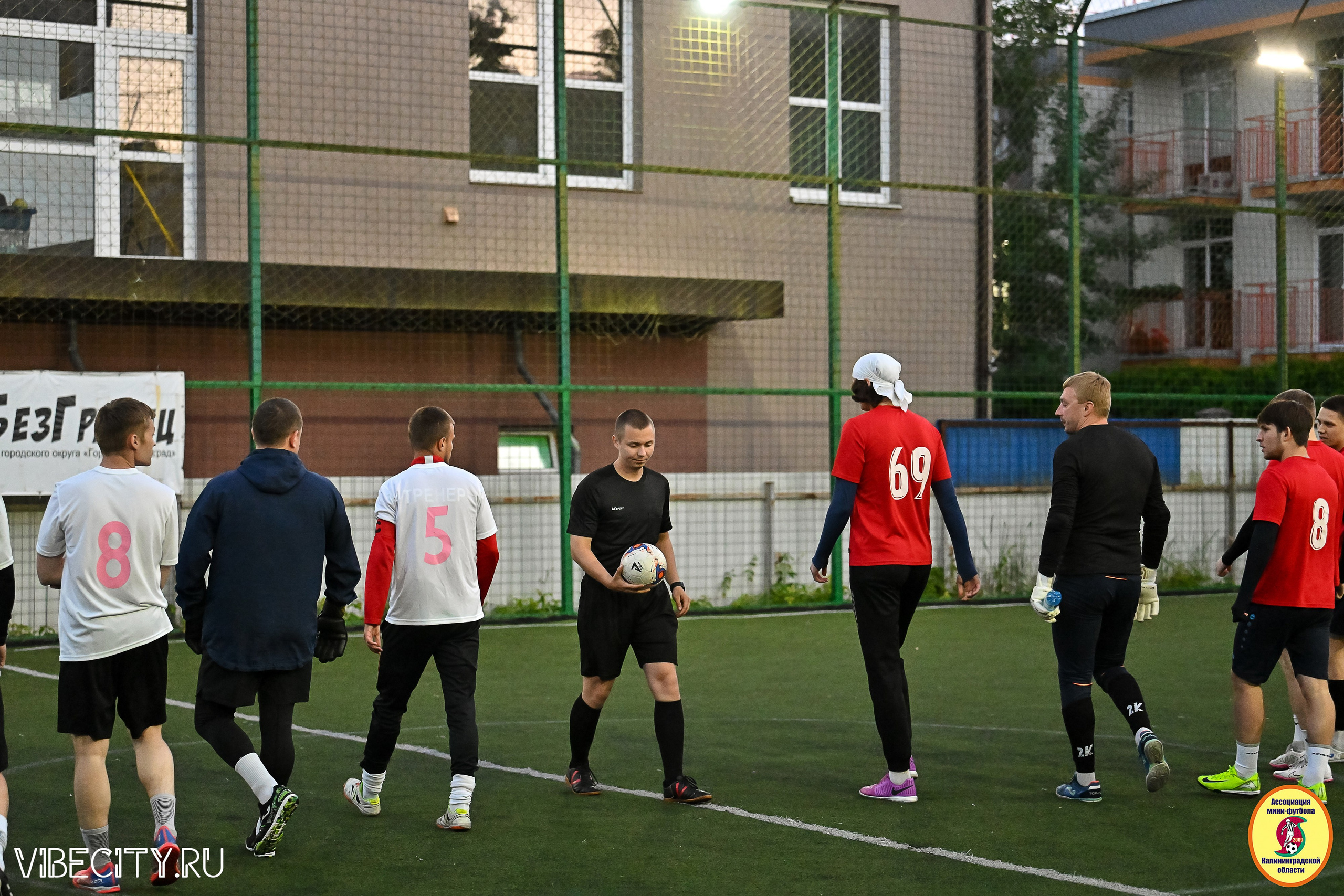 ИГРЫ МИНИ-ФУТБОЛЬНОЙ И КОРПОРАТИВНОЙ ЛИГИ. VIBECITY.RU Вайб Сити Ру Фоторепортажи Фотоотчеты Калининград