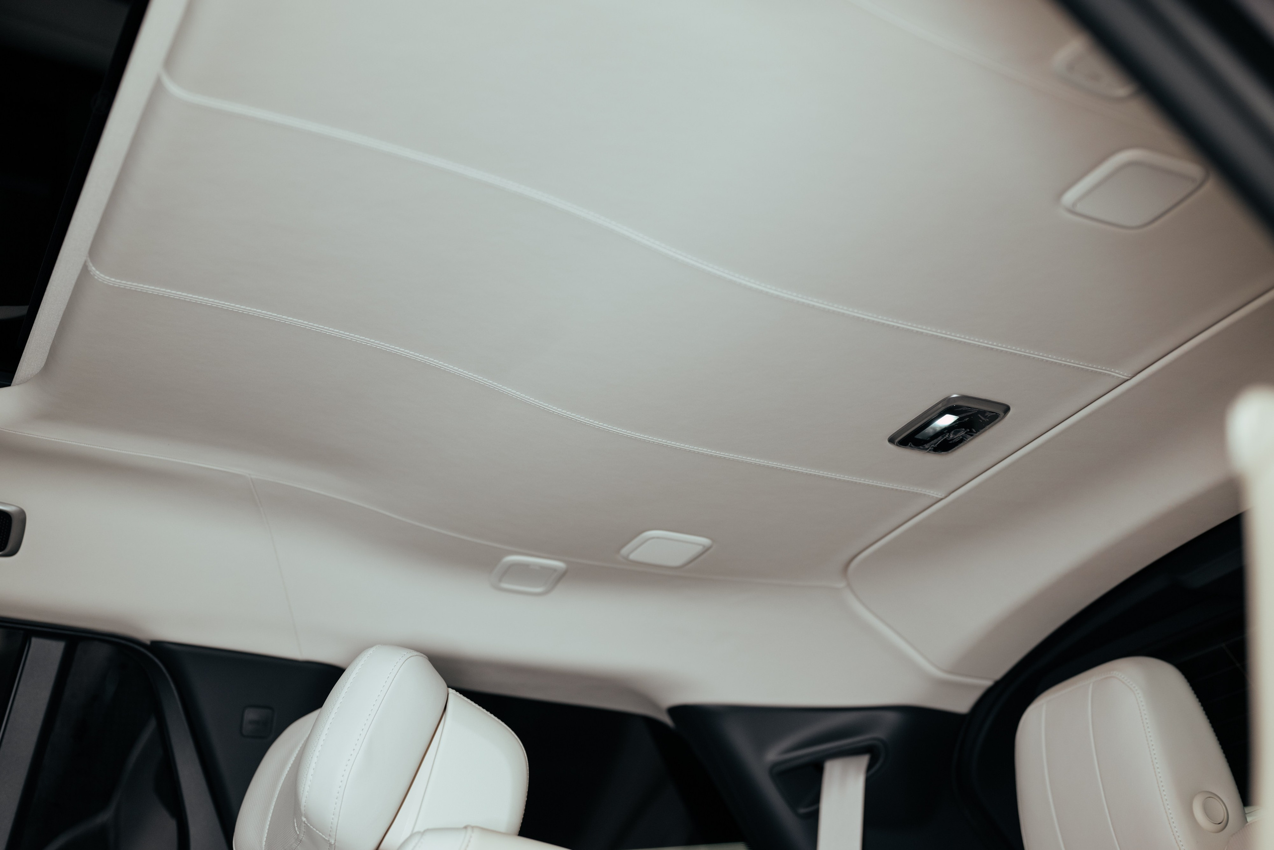 Range Rover long brown on white. DeLorein