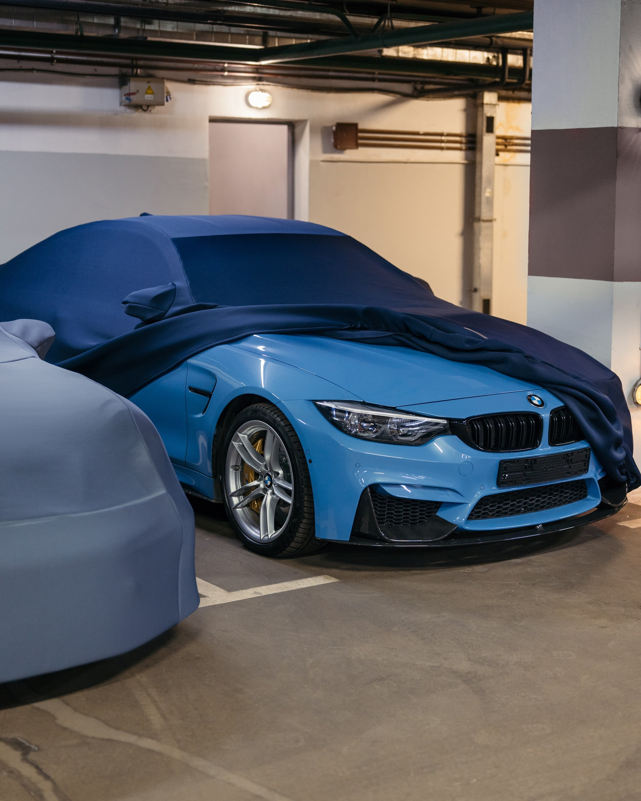 Porsche GT3 и BMW M4 чехлы для гаражного хранения. DeLorein