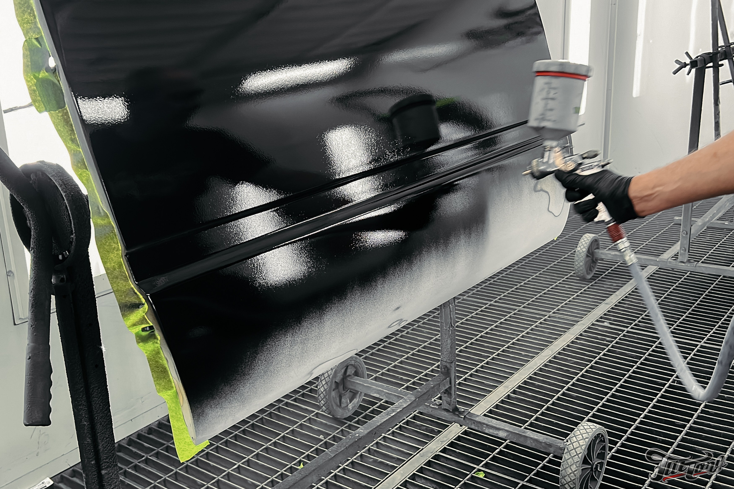 Chevrolet Tahoe I ремонт по кузову и окрас, пошив салона. DeLorein