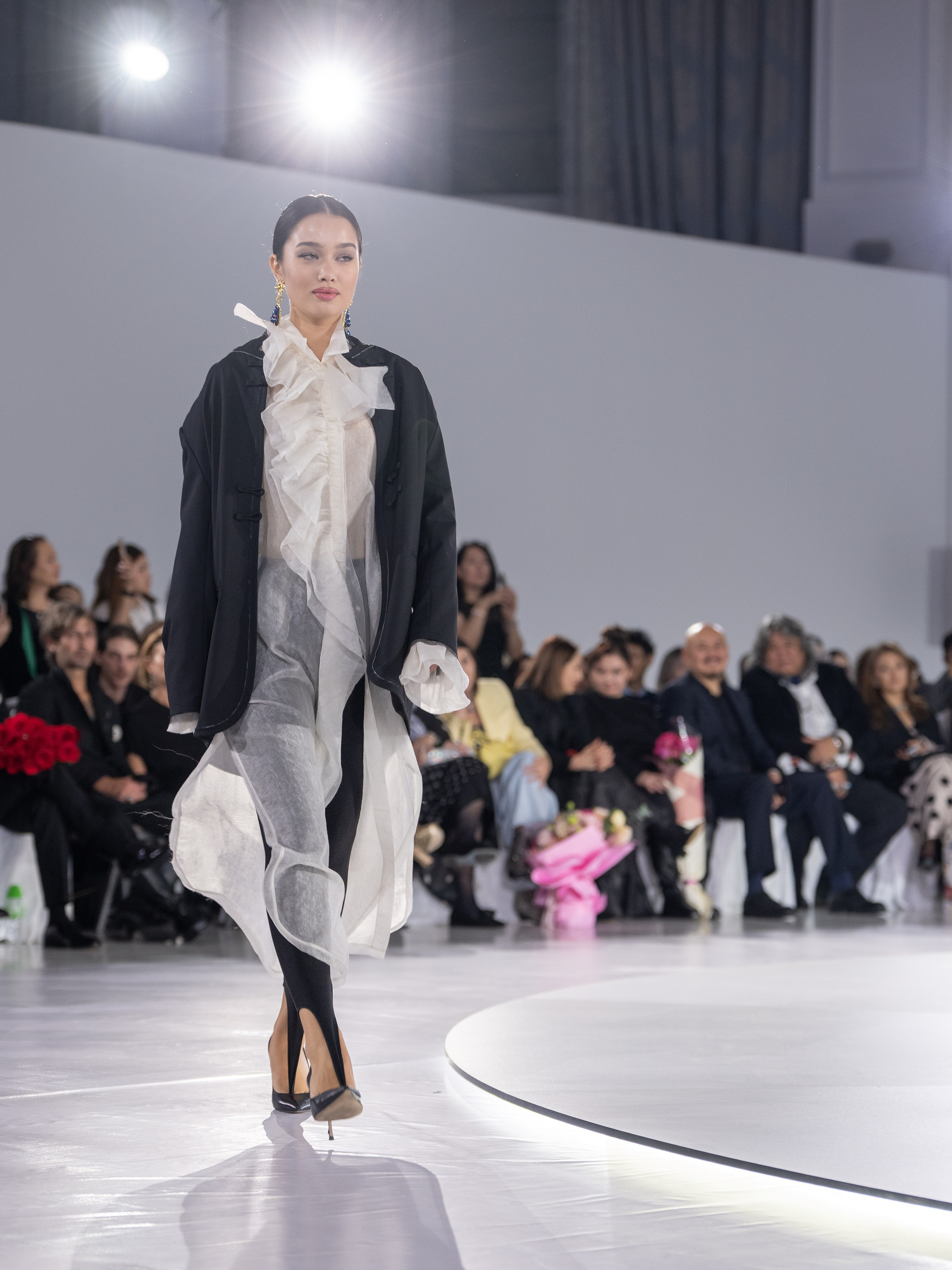 Дизайнер Aida Kaumenova. Сайт Алматинского НЮ АРТ, будуар и фэшн фотографа Дениса Карпенко