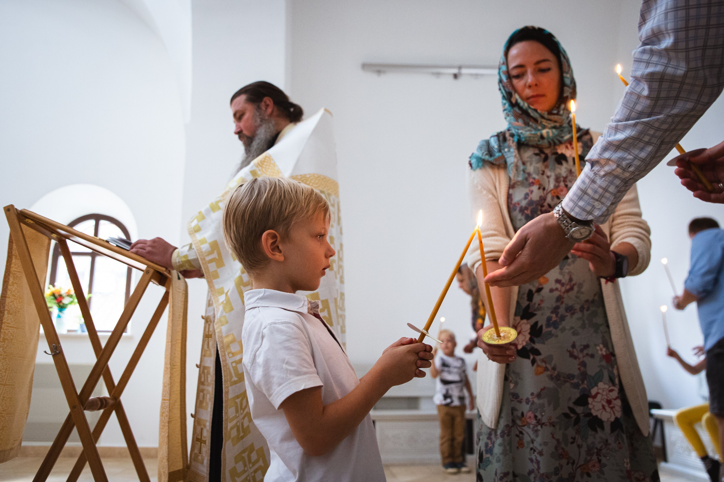 Фотосъемка крещения маленького мальчика в храме города Москвы. Семейный и школьный фотограф в Москве Анна Ткач