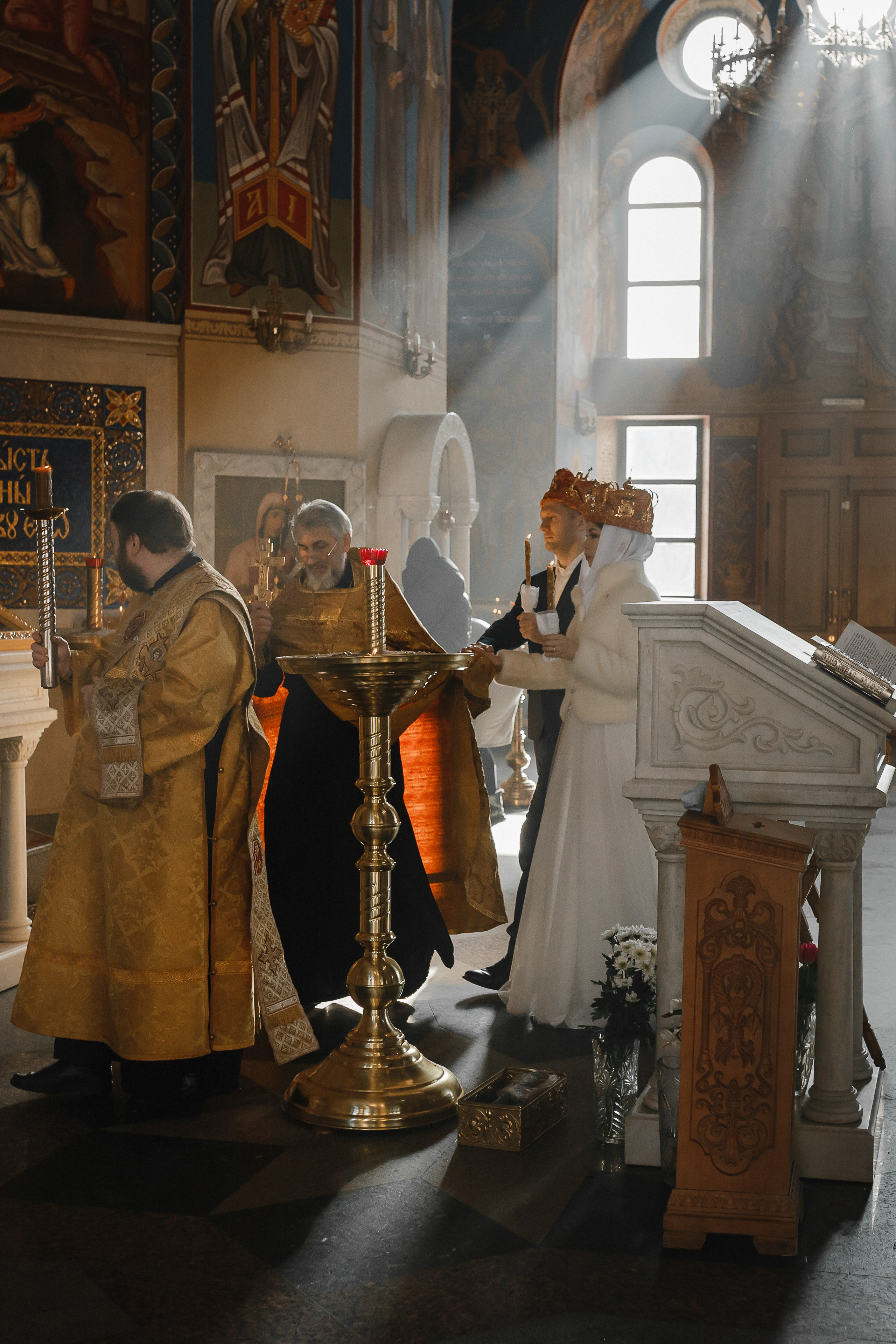 Профессиональный фотограф на таинство венчания в Москве и Московской области. Свадебный фотограф в Москве Мария Крош