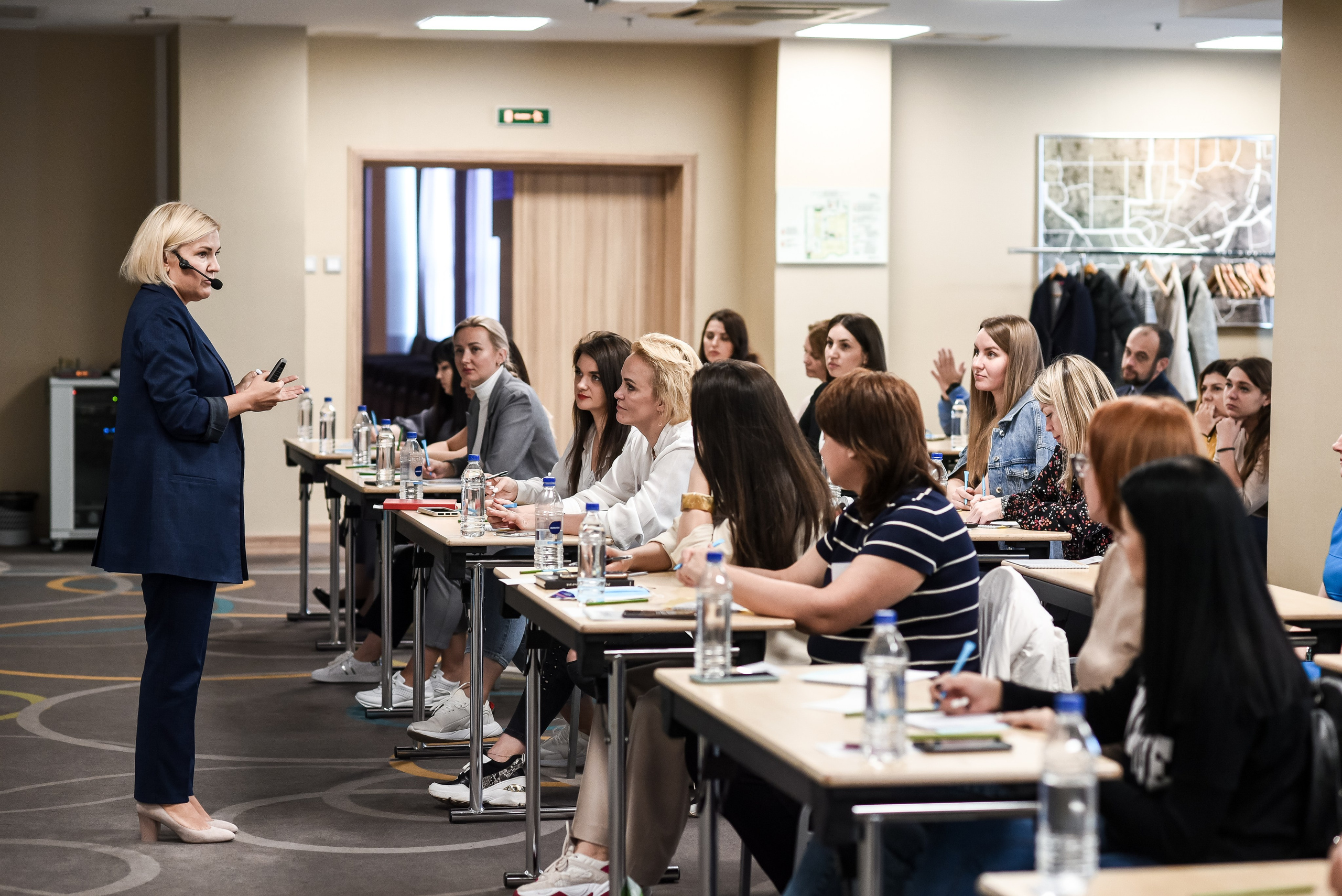 Курсы и тренинги. Анастасия Петрович фотограф, фотокорреспондент в Москве и Санкт-Петербурге. Фотосъёмка репортажа, мероприятия, корпоративная съёмка, контент