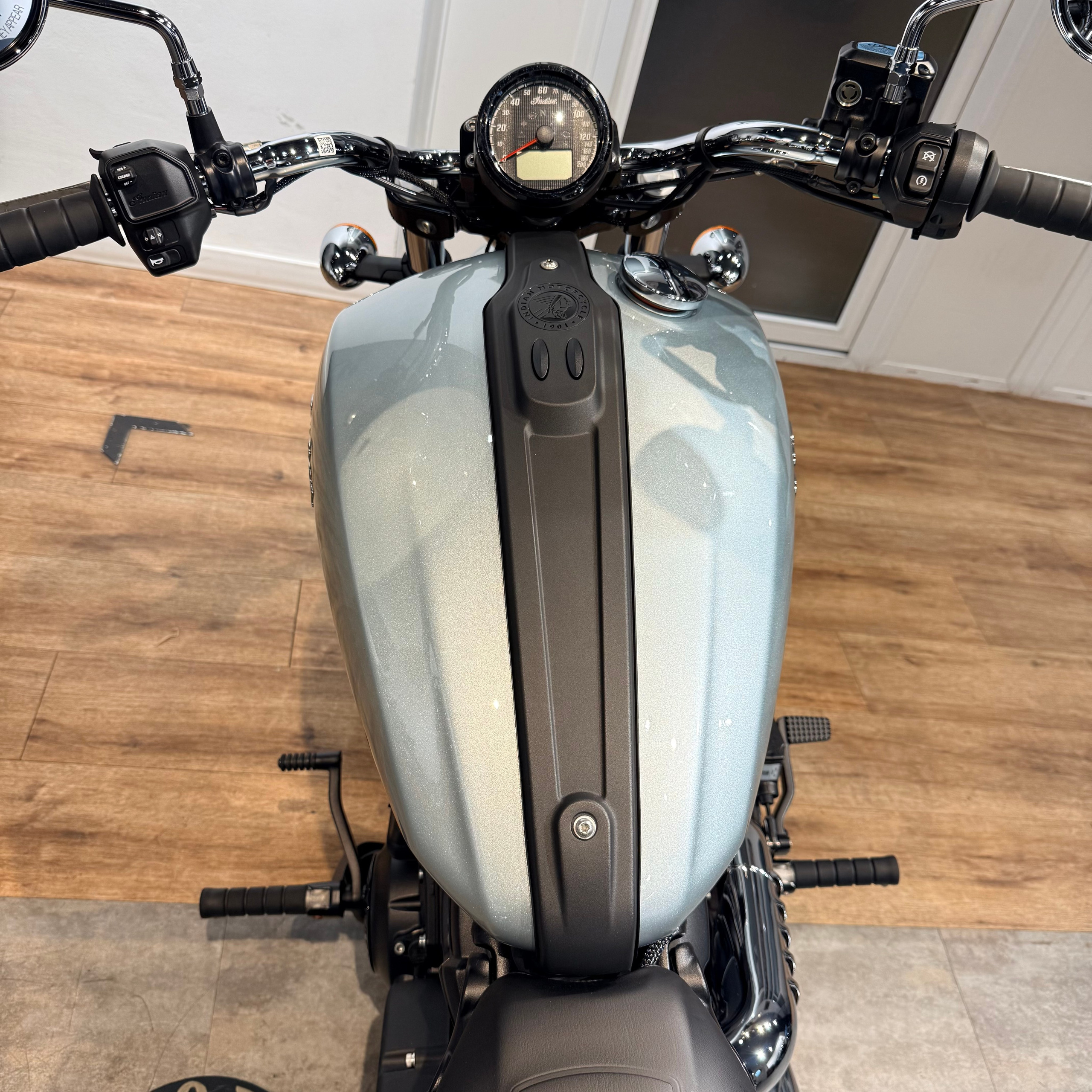 2025 NEW INDIAN Scout Sixty Limited Silver Quartz. Hello Davidson, Москва. Только хорошие мотоциклы…