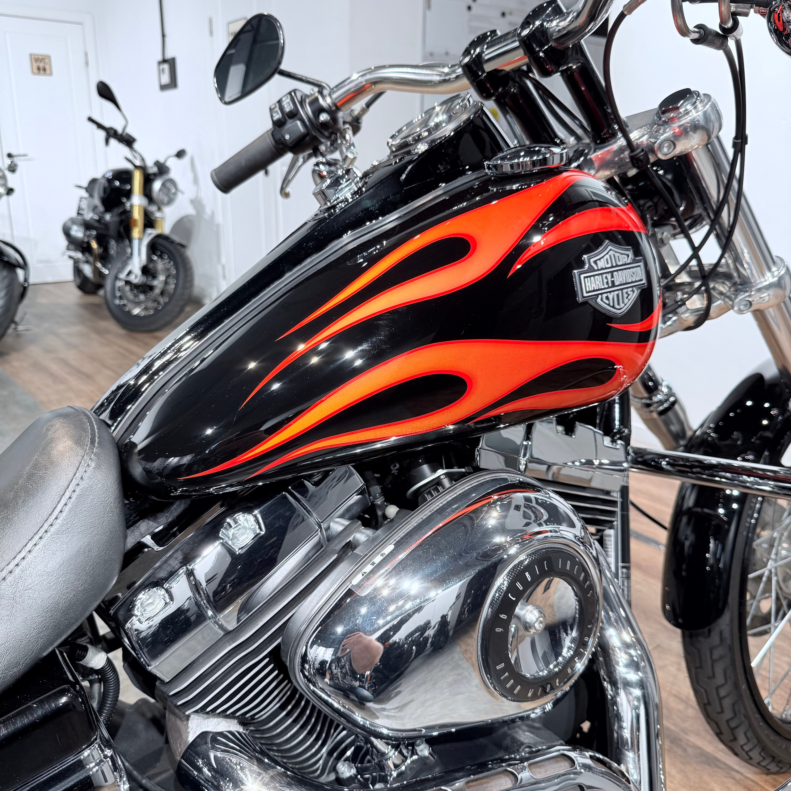 Купить Harley-Davidson 2012 DYNA Wide Glide 96 Blасk (Softail/Dyna) — подробнее на сайте. Hello Davidson, Москва. Только хорошие мотоц