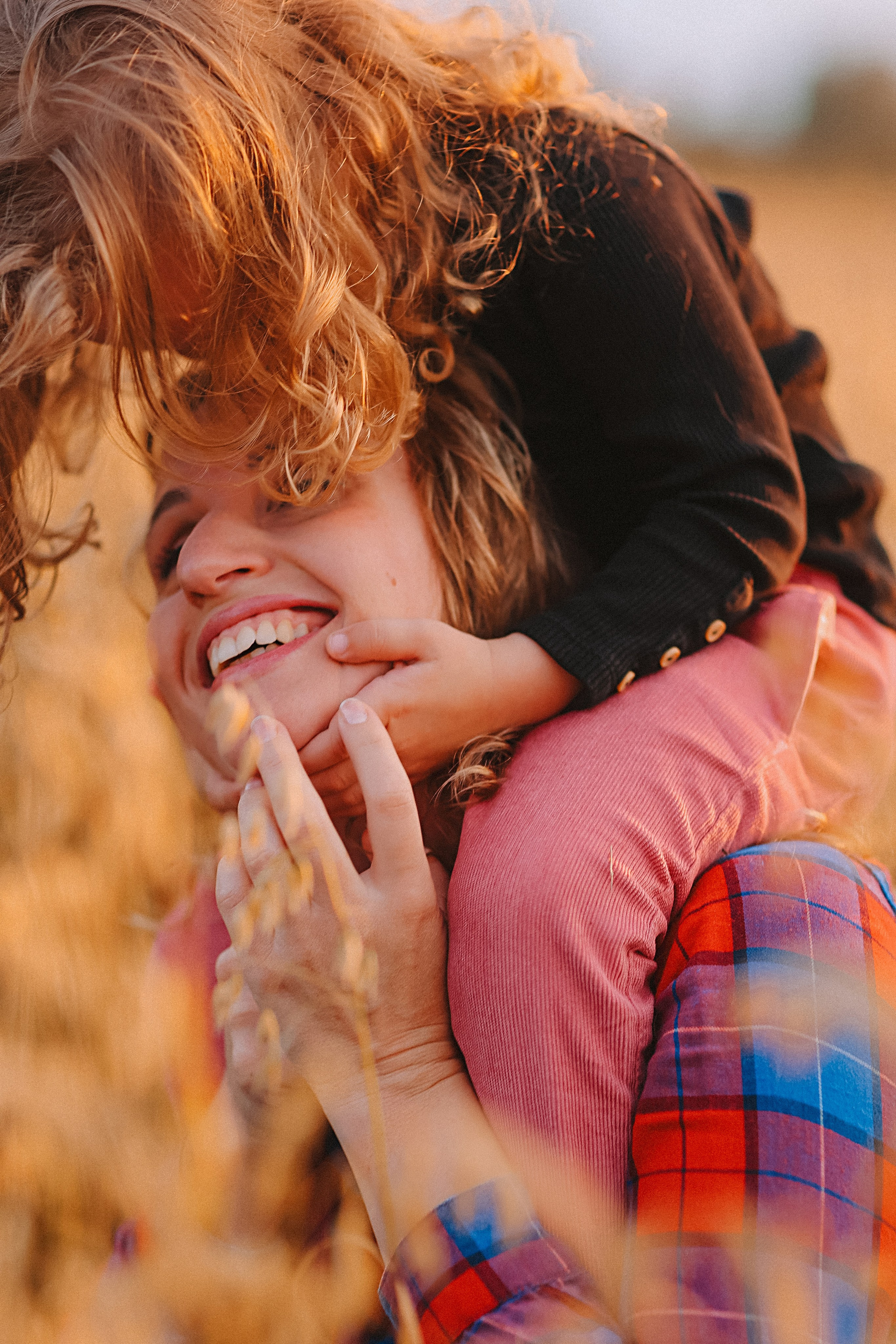 Поле. Семейный фотограф Тюмень, фотограф на роды Салмина Мария