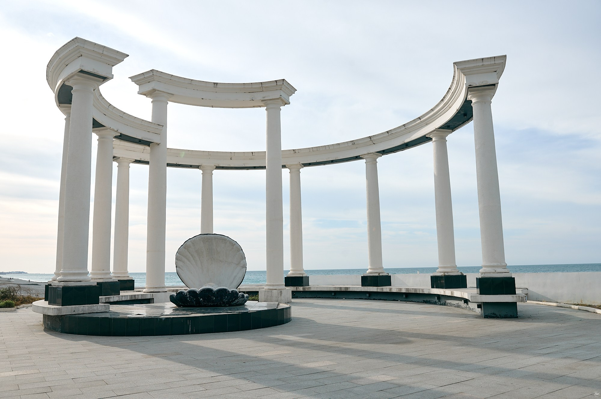 Гагра, Абхазия. Декабрь 2024. Фотографии отовсюду и обо всем