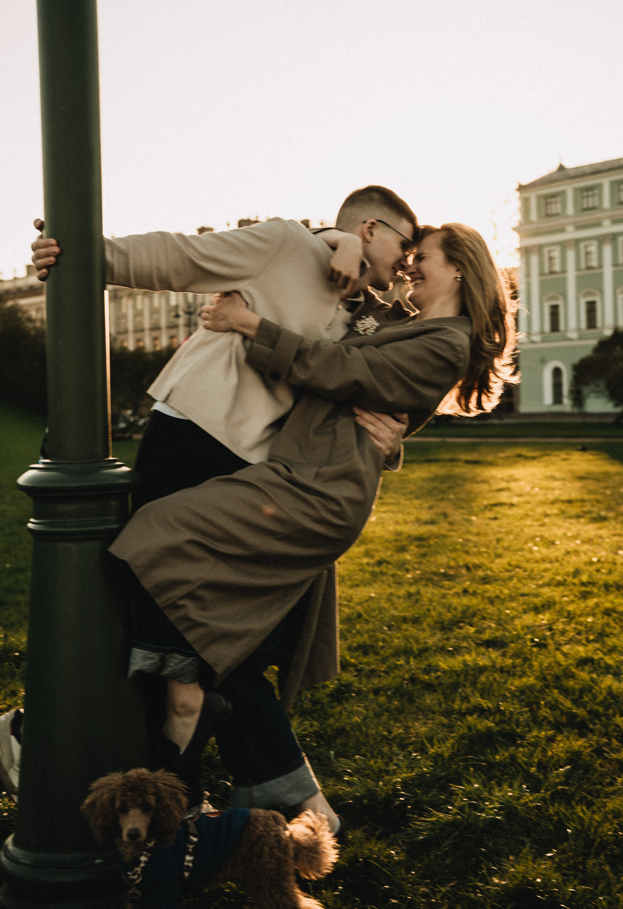 Парная фотосессия в Санкт-Петербурге. Фотосессия лавстори СПб. Федосова Елизавета - свадебный фотограф СПб. Фотосессия в Питере с собакой. Марсово поле. Зимняя канавка. Фотосессия у Невы.