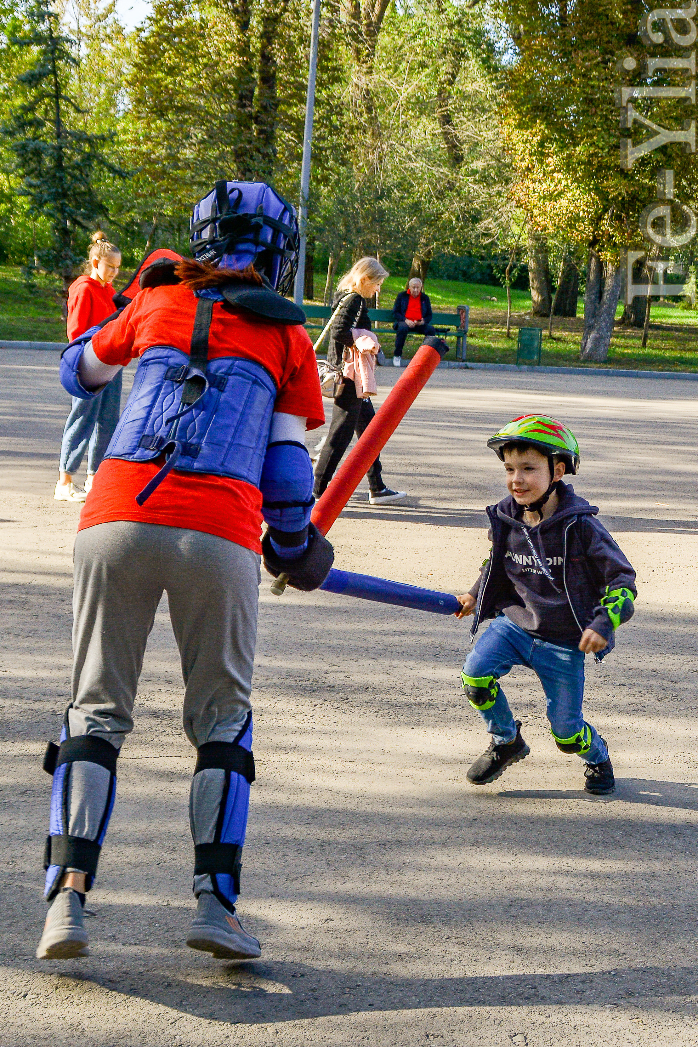 Клуб современного мечевого боя в парке, Луганск. Фотограф в РФ и ЛНР Юлия Федосеева