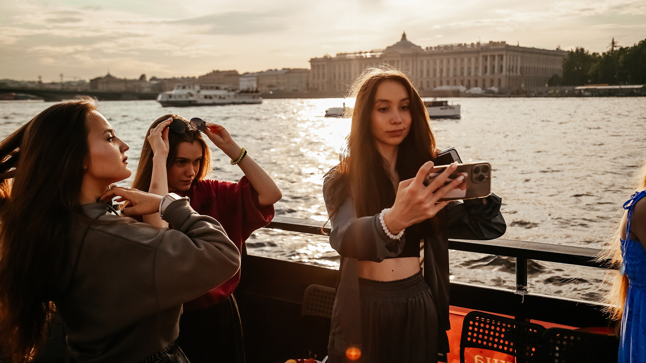 Выпускной на теплоходе, гости из Ульяновска. Семейный фотограф Любовь Саркеева