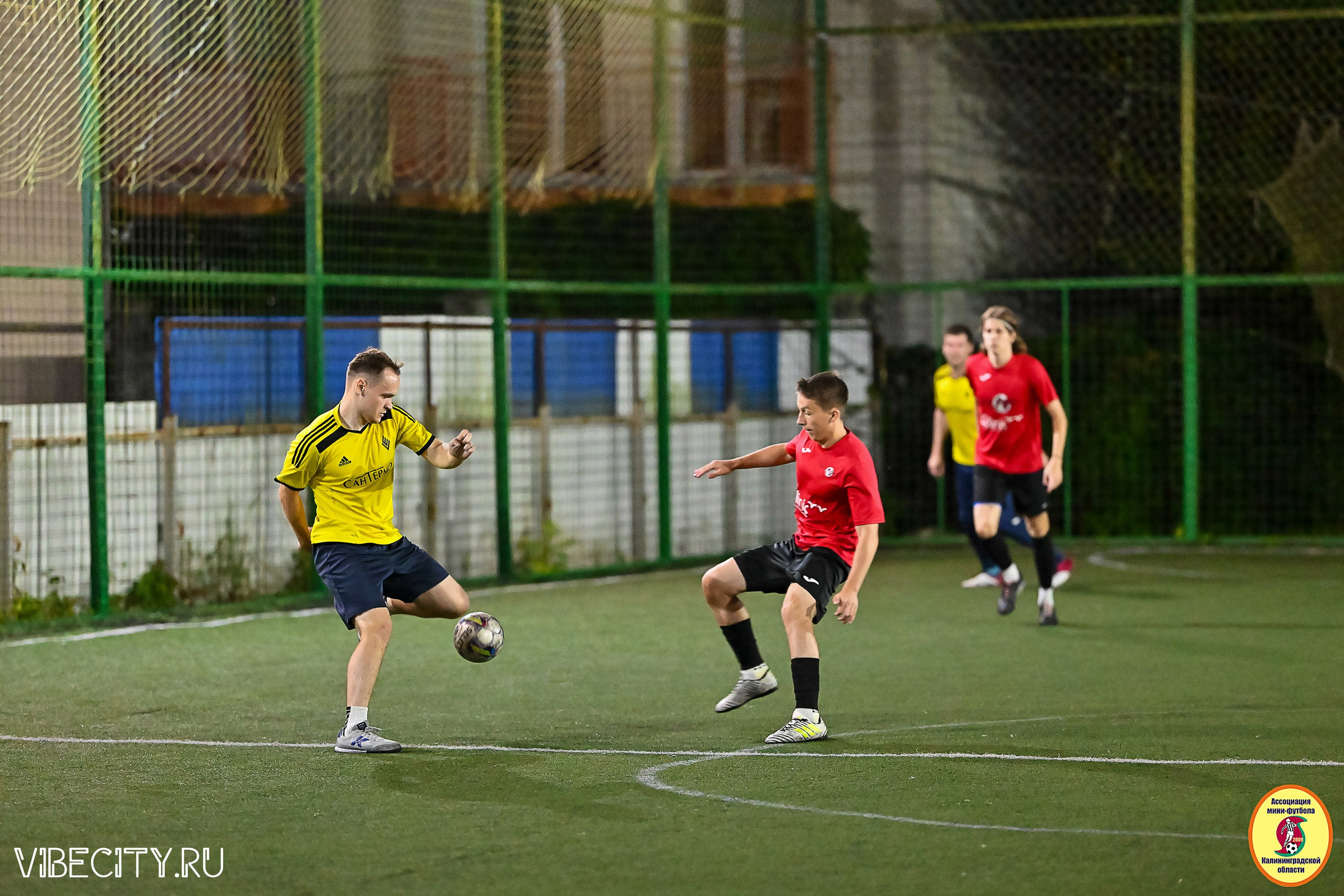 ФИНАЛЬНЫЕ ИГРЫ КУБКА МИНИ-ФУТБОЛЬНОЙ ЛИГИ И КУБКА КОРПОРАТИВНОЙ МФЛ 2025. VIBECITY.RU Вайб Сити Ру Фоторепортажи Фотоотчеты Калининград
