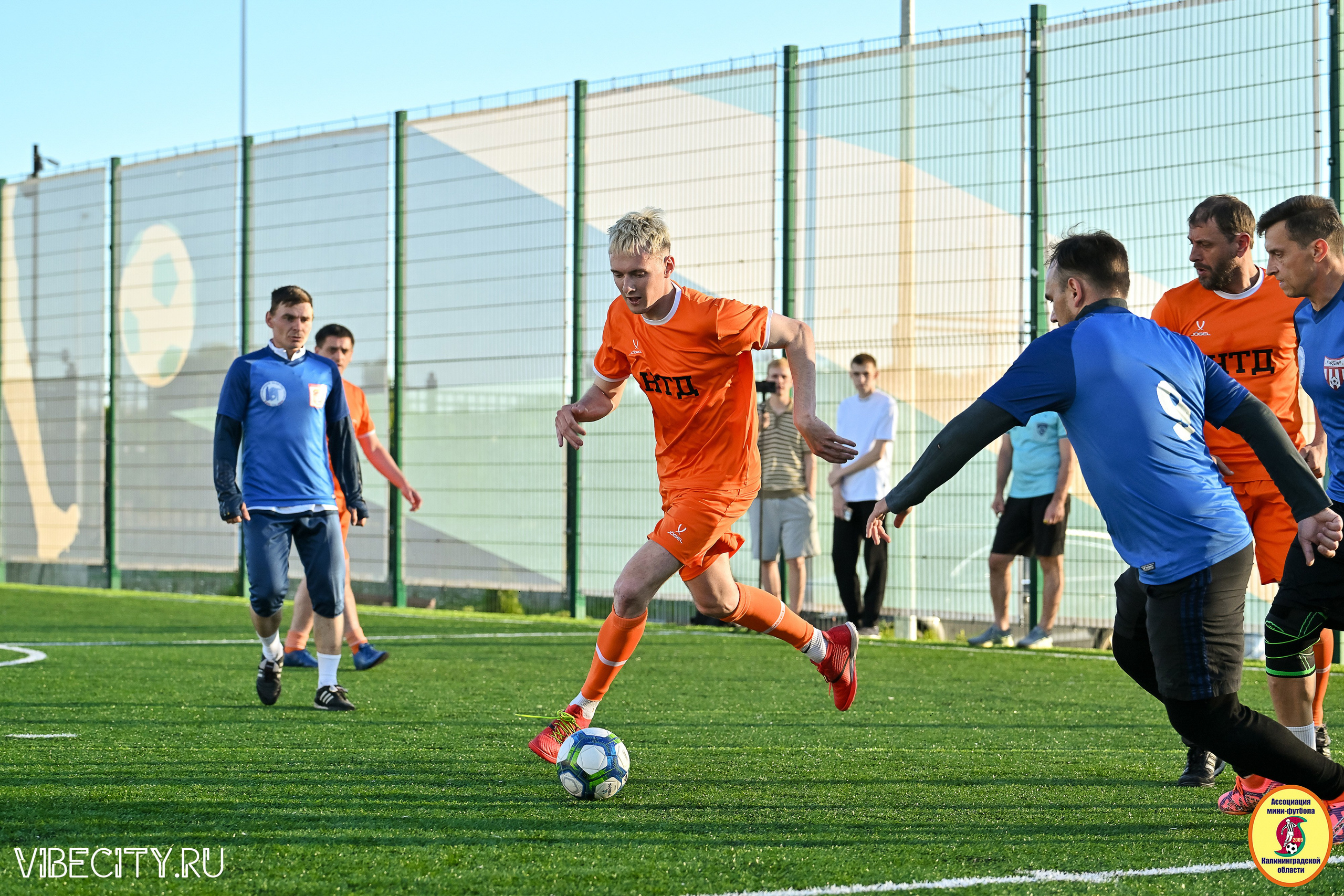 ИГРЫ МИНИ-ФУТБОЛЬНОЙ И КОРПОРАТИВНОЙ ЛИГИ. VIBECITY.RU Вайб Сити Ру Фоторепортажи Фотоотчеты Калининград
