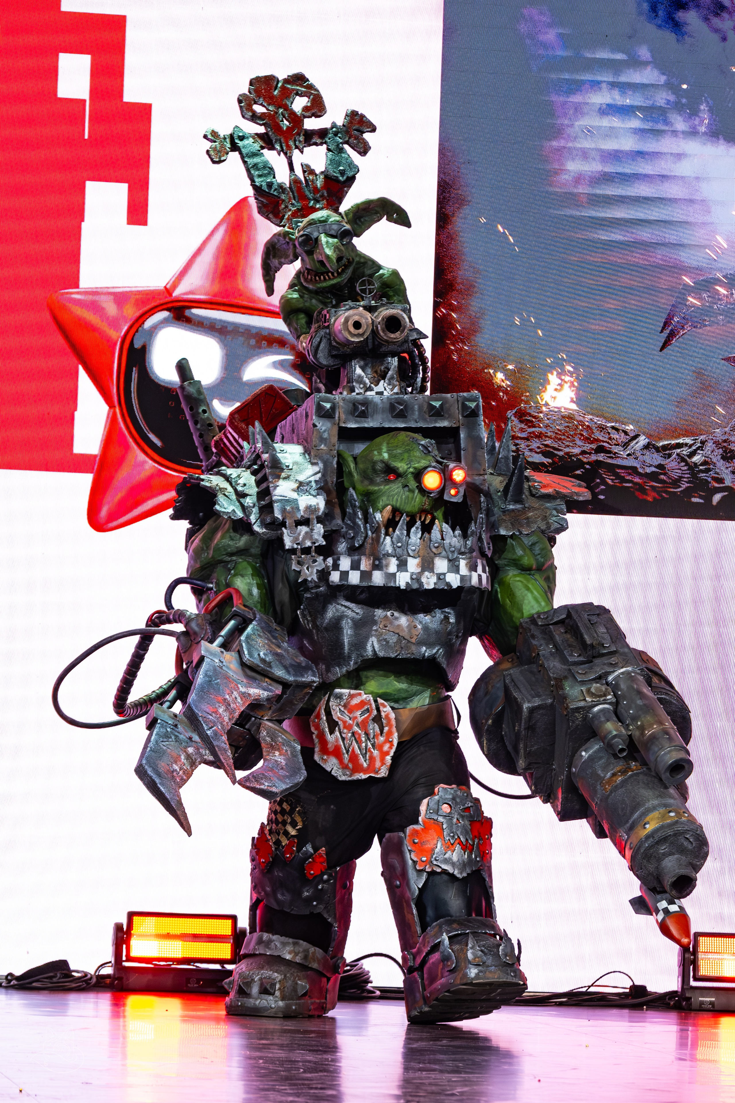 Сцена РЭД ЭКСПО 2024. Косплей фотограф