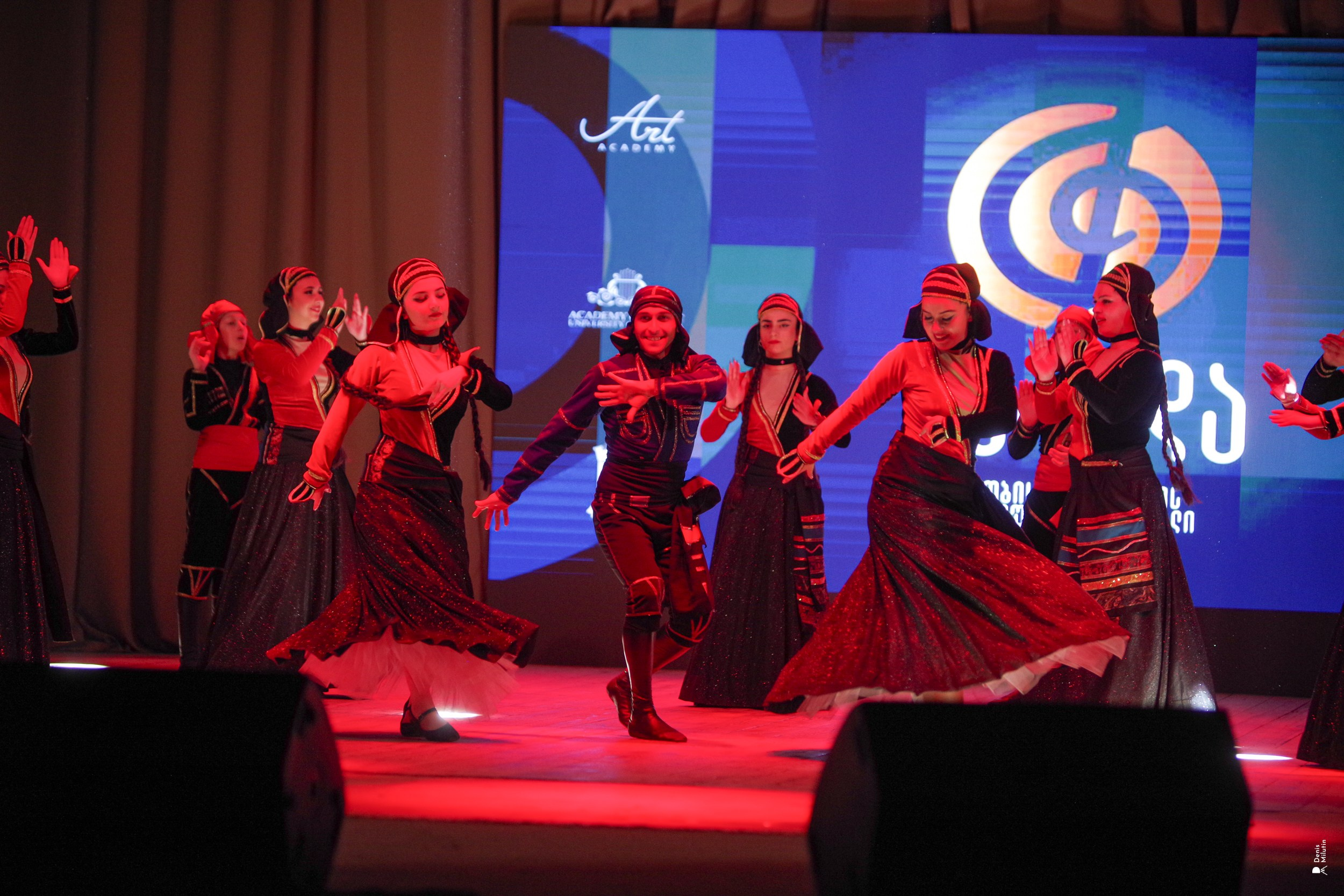 Танцы в Хоби. Портретный фотограф Денис Милютин