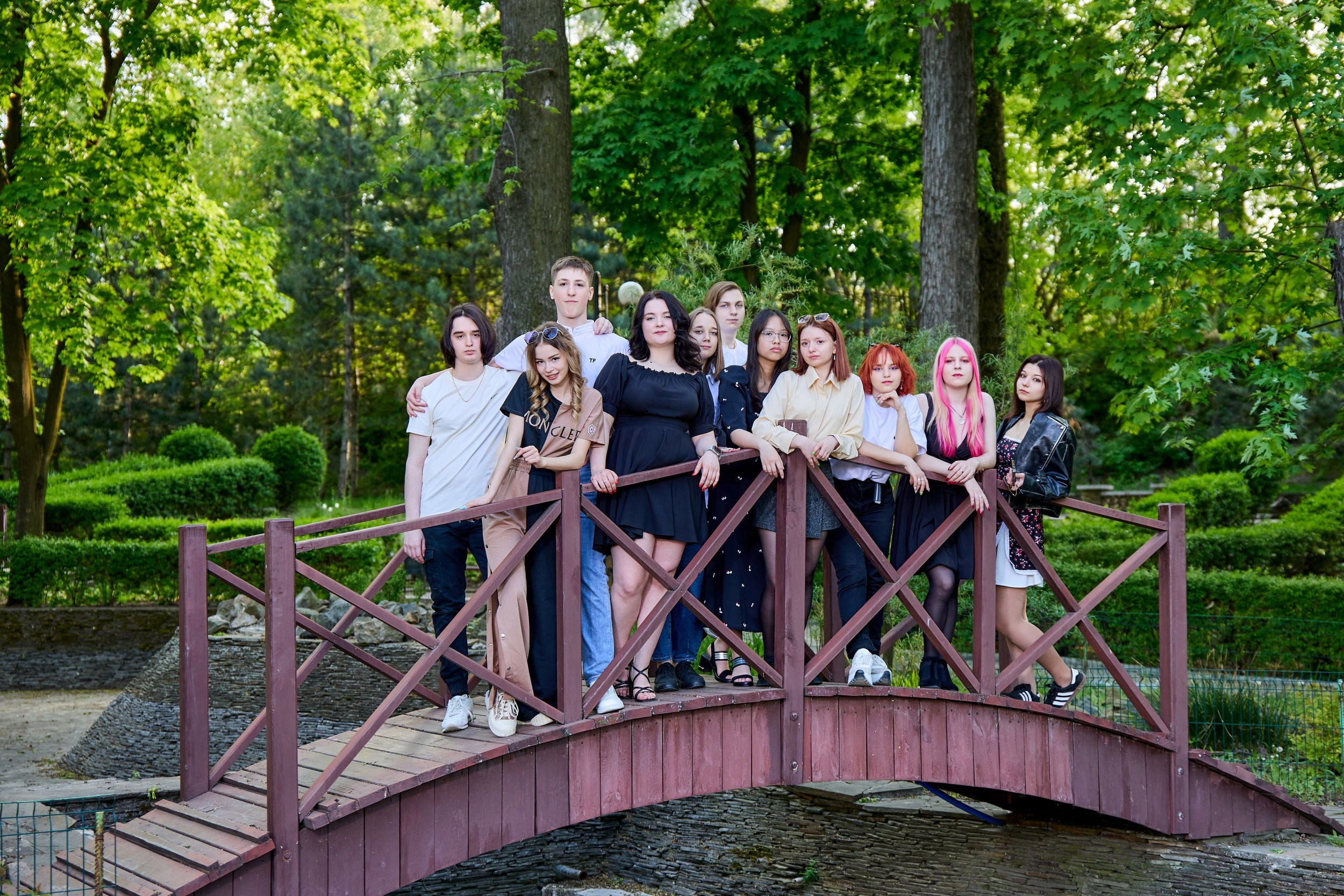 ШКОЛЬНИКИ. НАБЕРЕЖНАЯ. Фотограф Татаринов Андрей (Донецк / Макеевка)