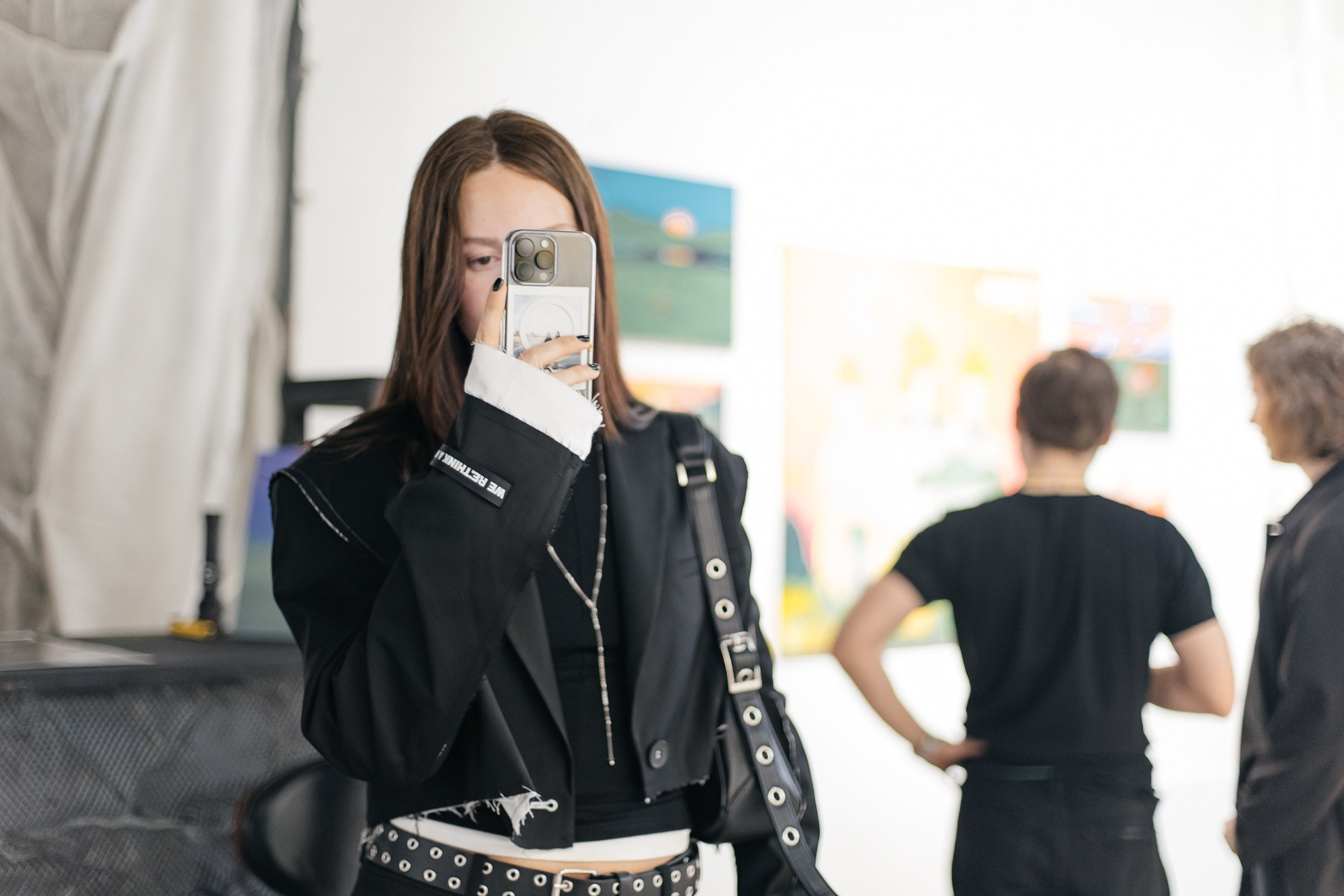 IZZI ROOM | Открытие выставки | май 2025. Репортажный фотограф в Санкт-Петербурге СПБ Алиса Ческидова на ваше мероприятие