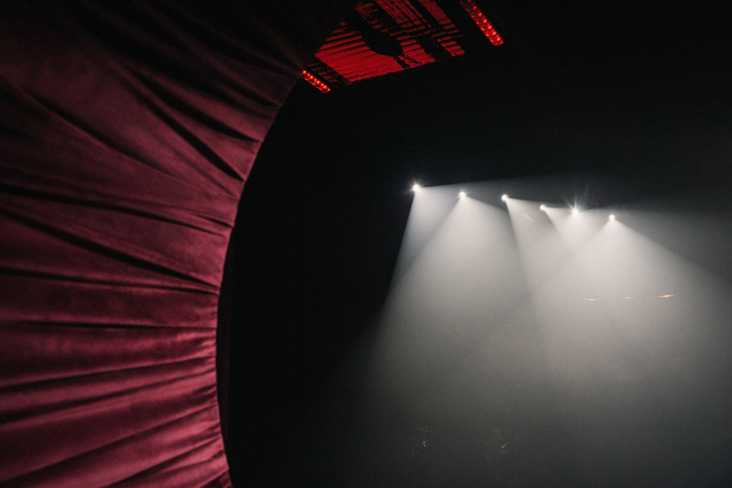 Открываю двери без ключа. Фотограф Евстигнеев Илья