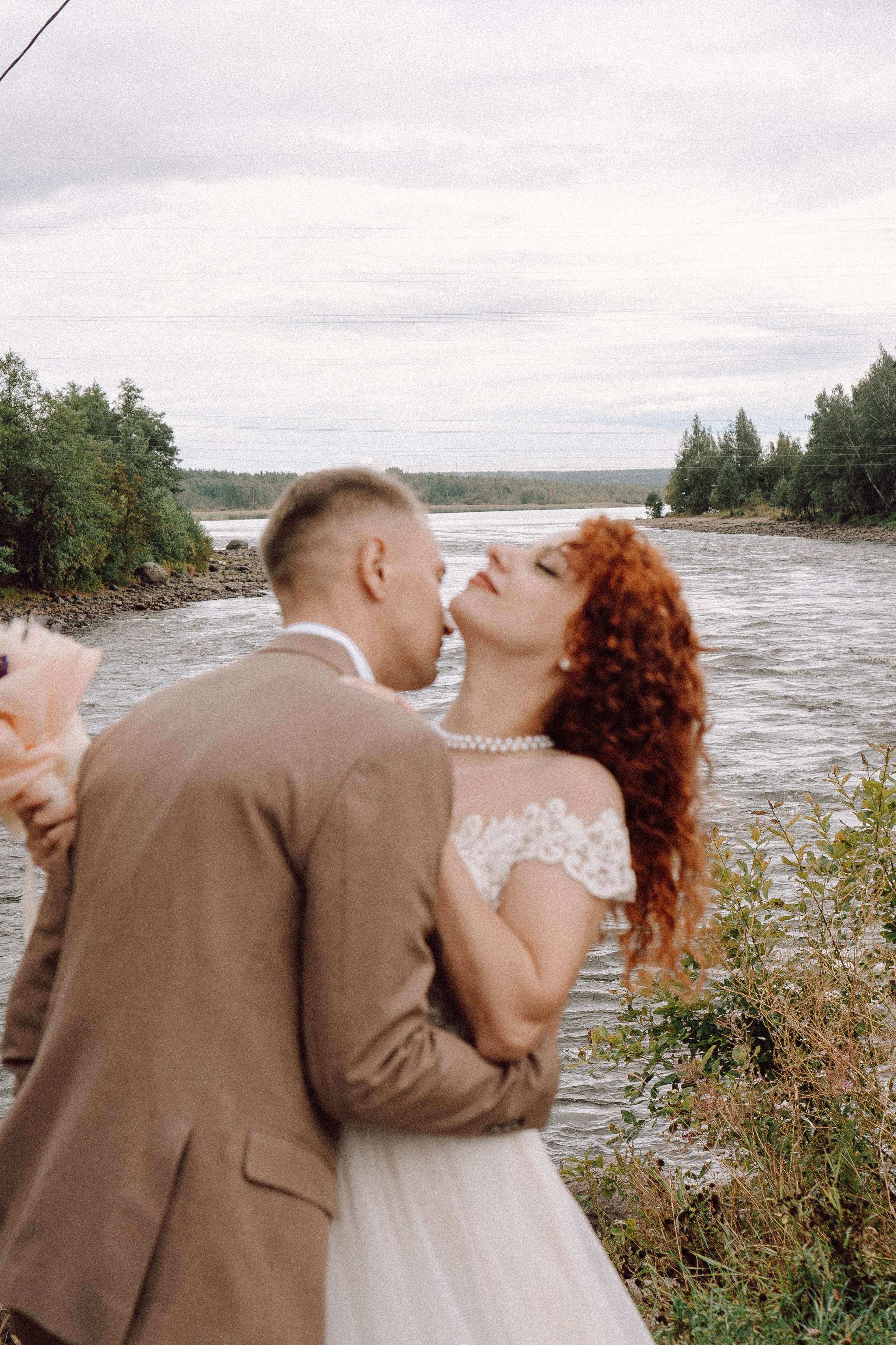 СВАДЕБНАЯ ФОТОСЕССИИЯ ПАРЫ В ГОРОДЕ ПРИОЗЕРСК В СОСНОВОМ ЛЕСУ И С ПИКАПОМ. Профессиональный фотограф, Санкт-Петербург — Виктория Богомолова
