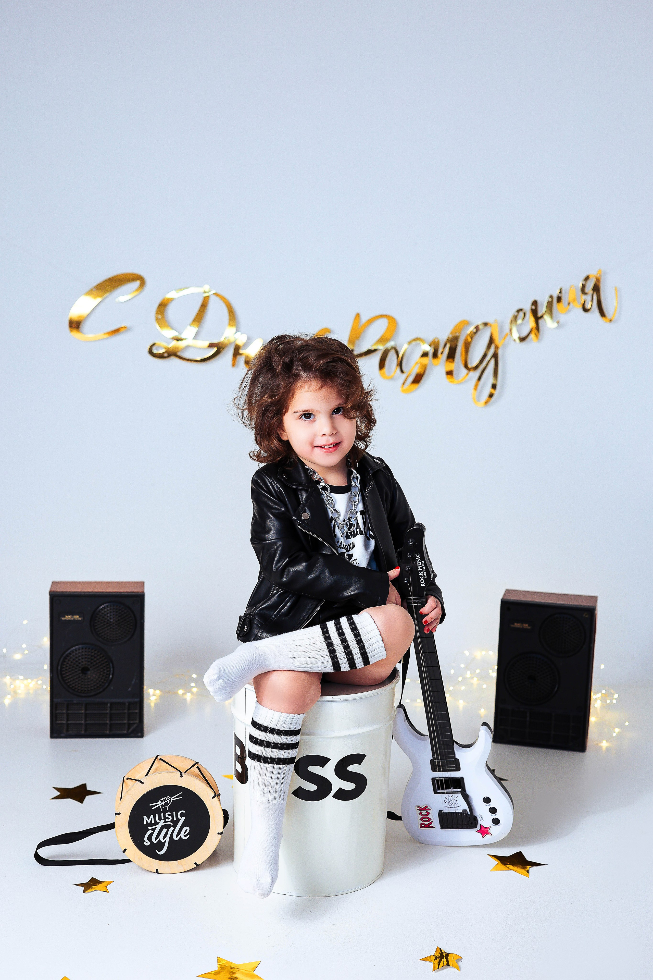 Малышки Антураж