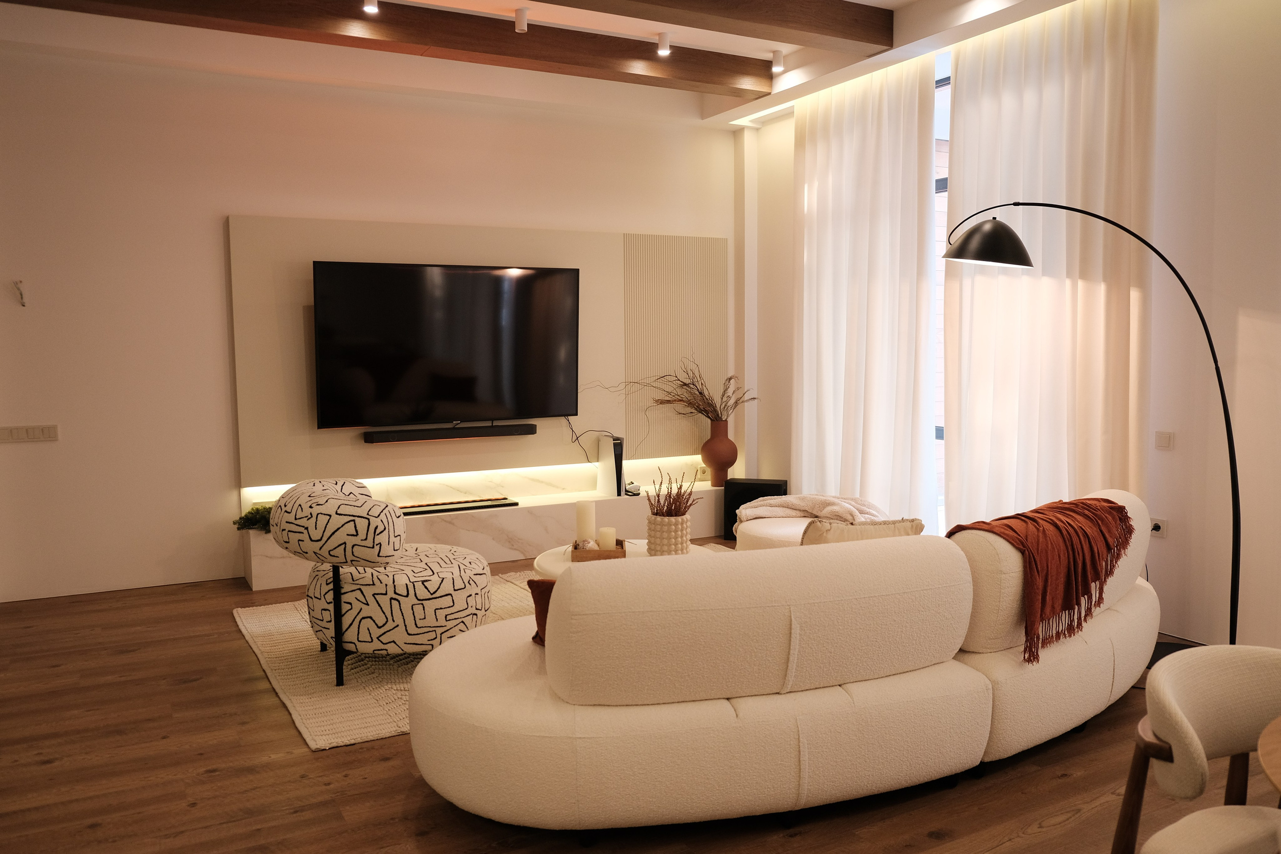 Интерьеры и Экстерьеры. Портреты и репортажные съемки с душой: ваш уникальный момент в объективе Руфата, профессионального фотографа Алматы