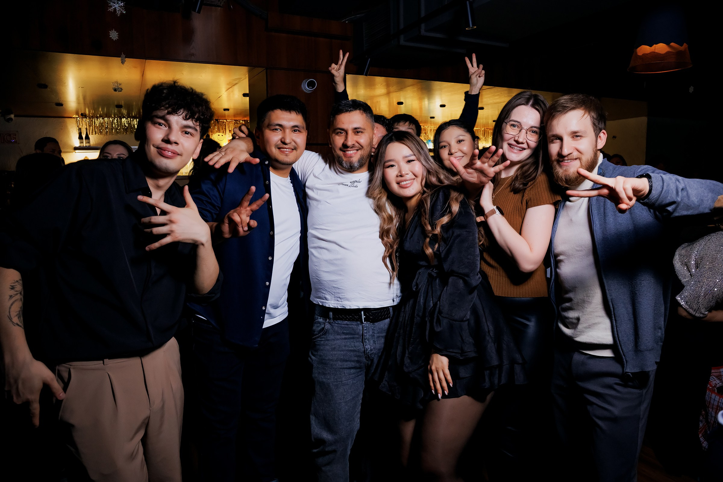 Chechil Pub на Жарокова-Chechil Жарокова. Репортажный фотограф в Алматы Каюпов Сержан
