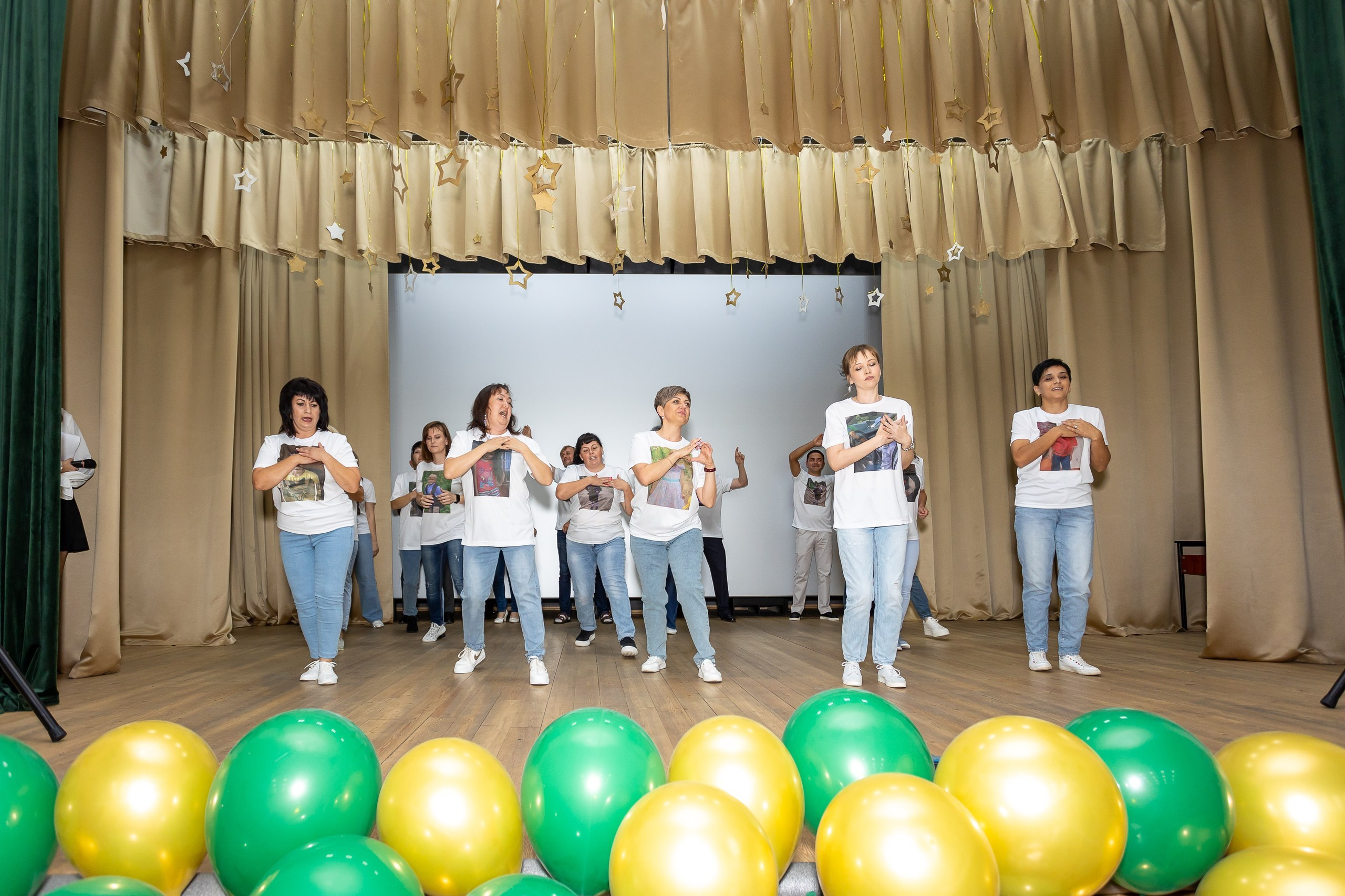 Вручение аттестата и выпускной вечер. Выпускные альбомы Майкоп, Краснодар Елена Золотарева
