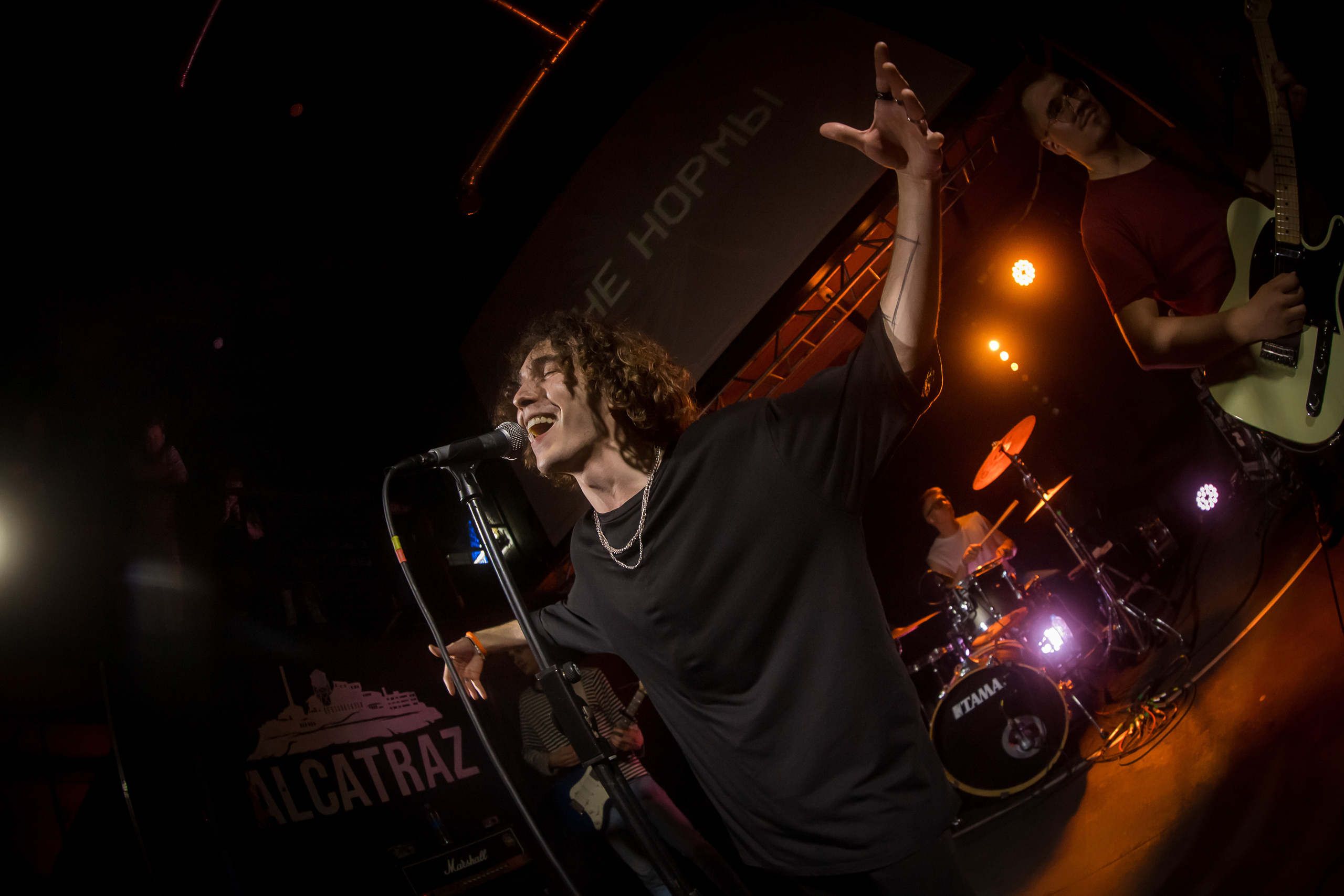 Вне нормы в Alcatraz bar. Фотографиня Мария Дикова