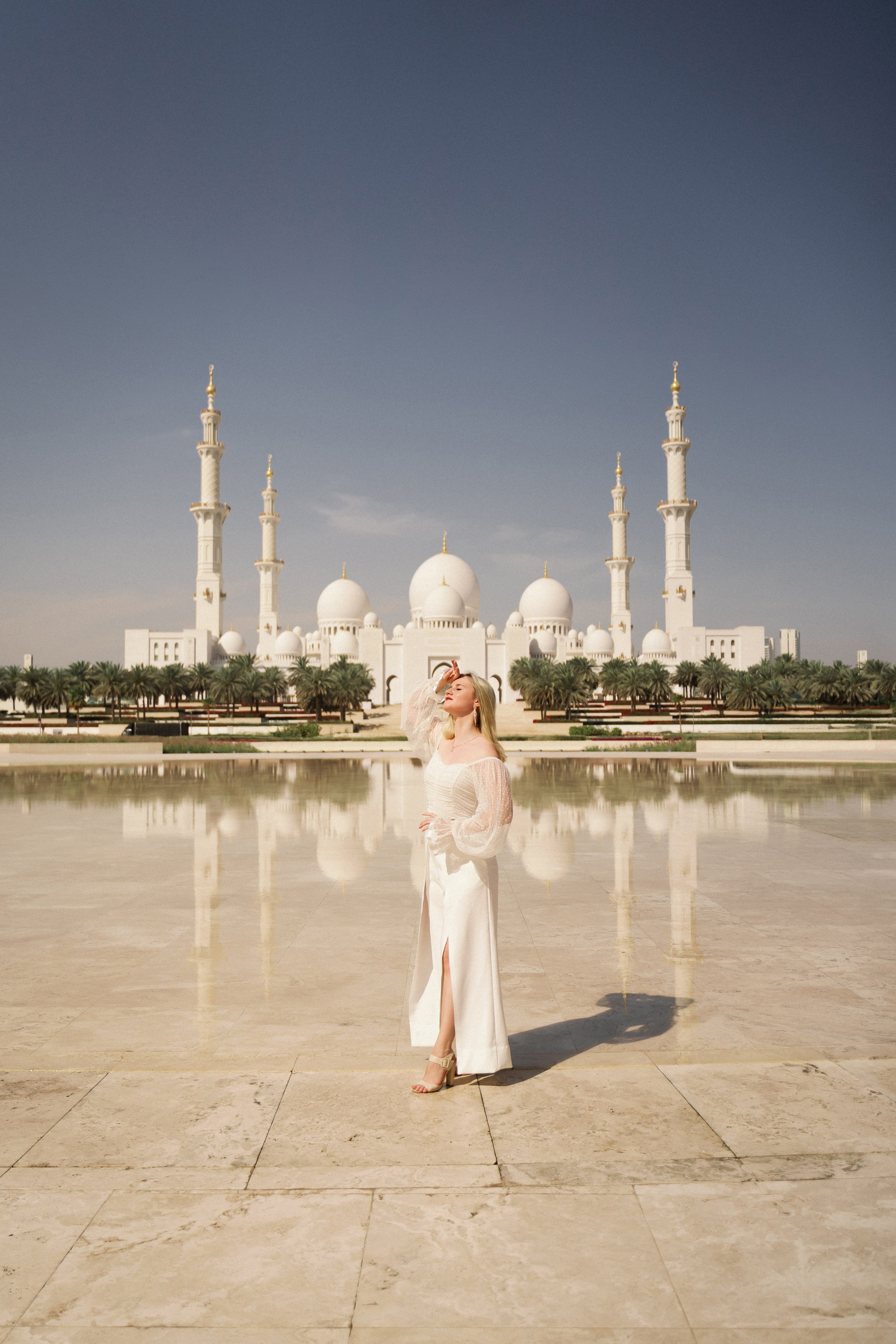Катя на фоне мечети. Фотограф и видеограф в Москве и Абу Даби Мария Кулагина