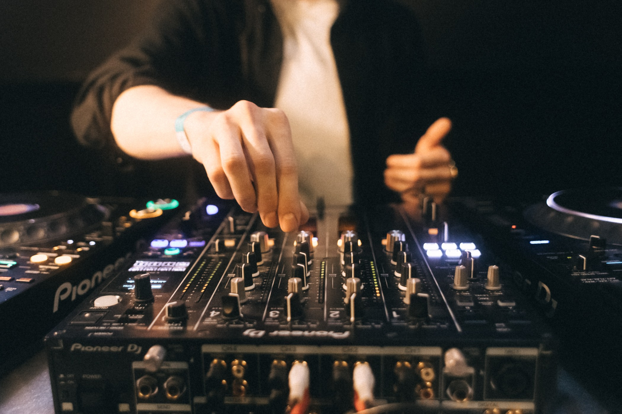 Выпускной школы диджеинга «Атмосфера». Фотограф Кемерово | Сергей