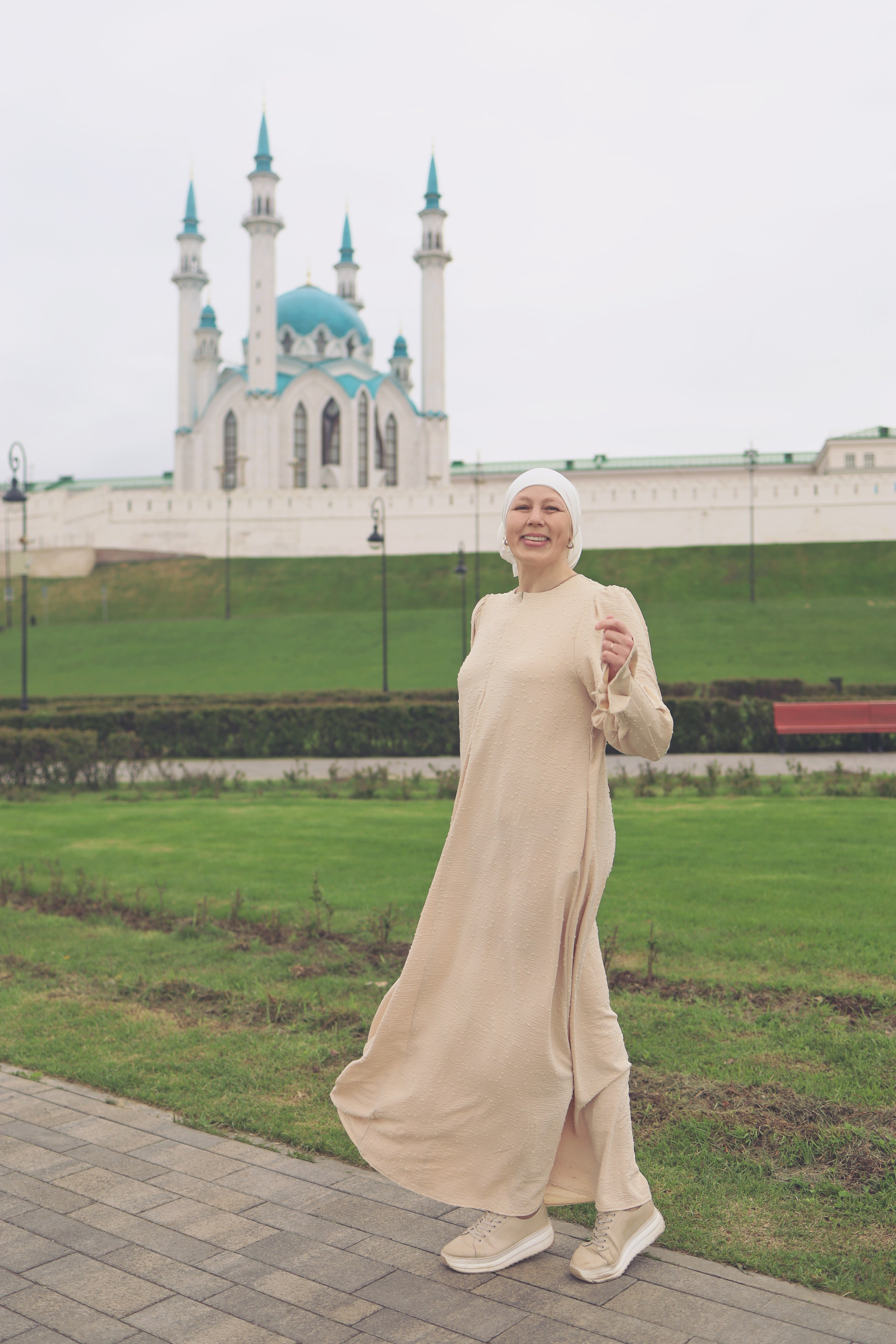Цветение в дворике КФУ и прекрасная Гульнара. Семейный фотограф в Казани Римма Гатауллина