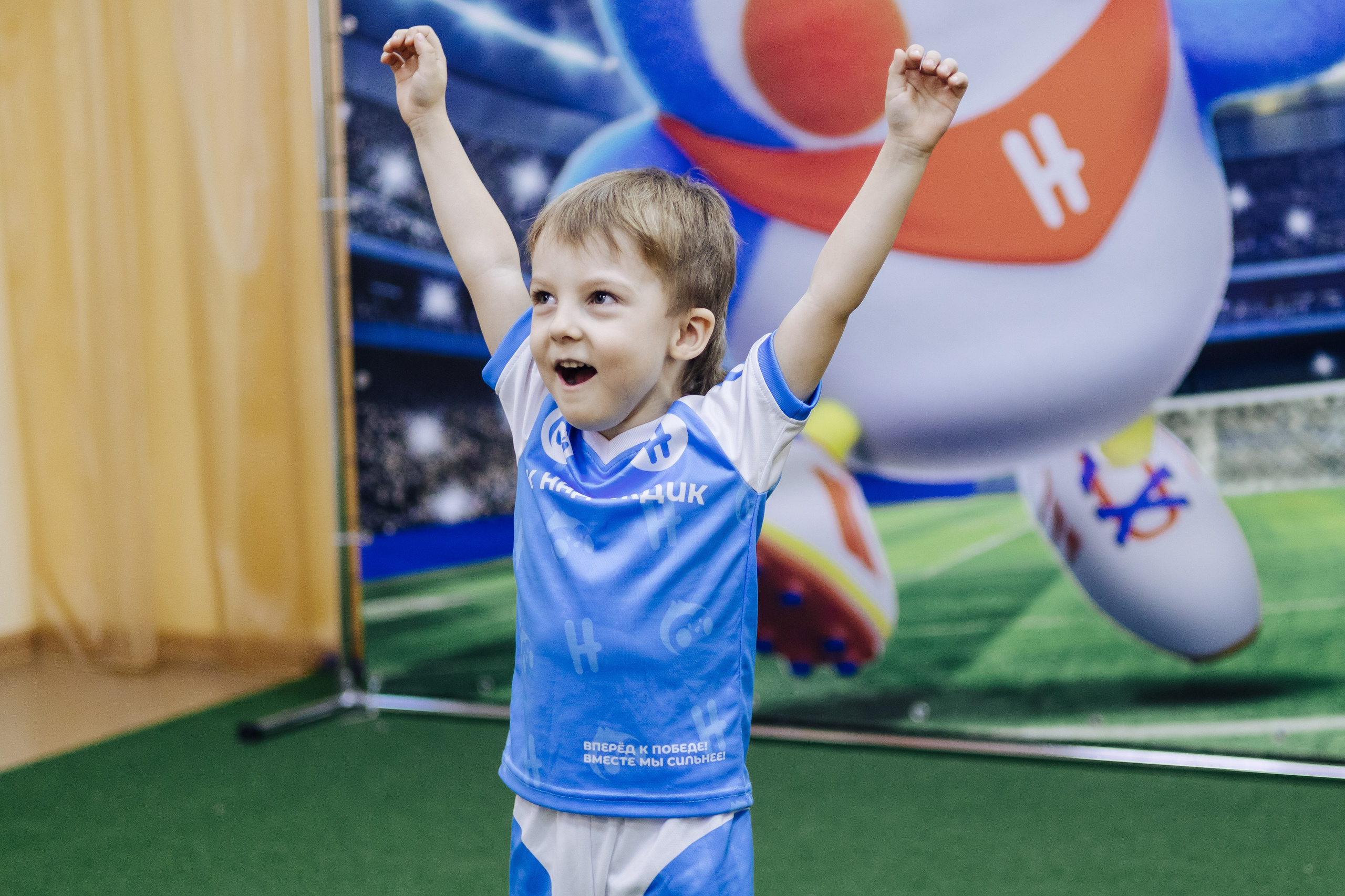 Фотосессия с кубком в детских садах г. Магнитогорска. Денис Прохоров Фотограф в г. Магнитогорск