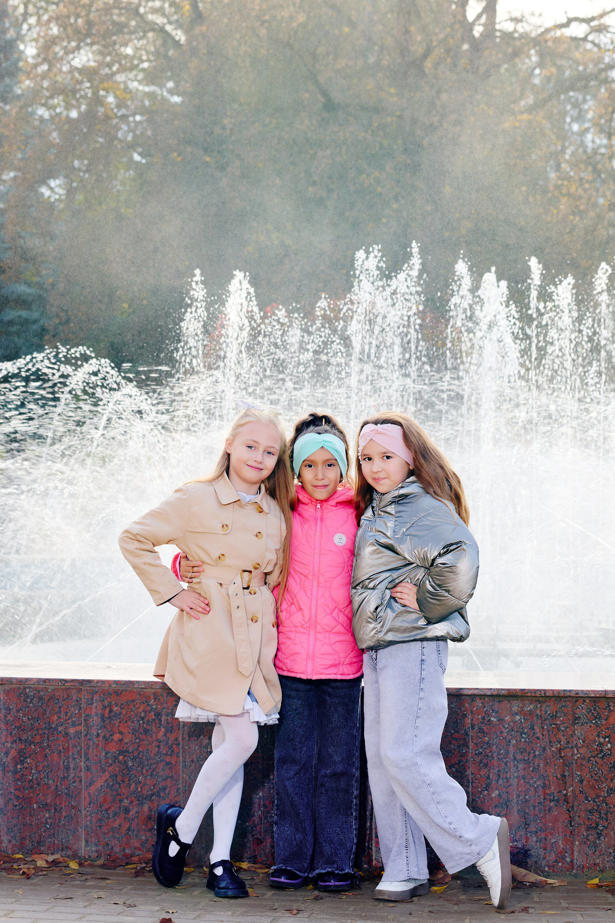 Прогулка в парке классом. Фотограф Выпускные альбомы Таганрог Сергей Коробченко