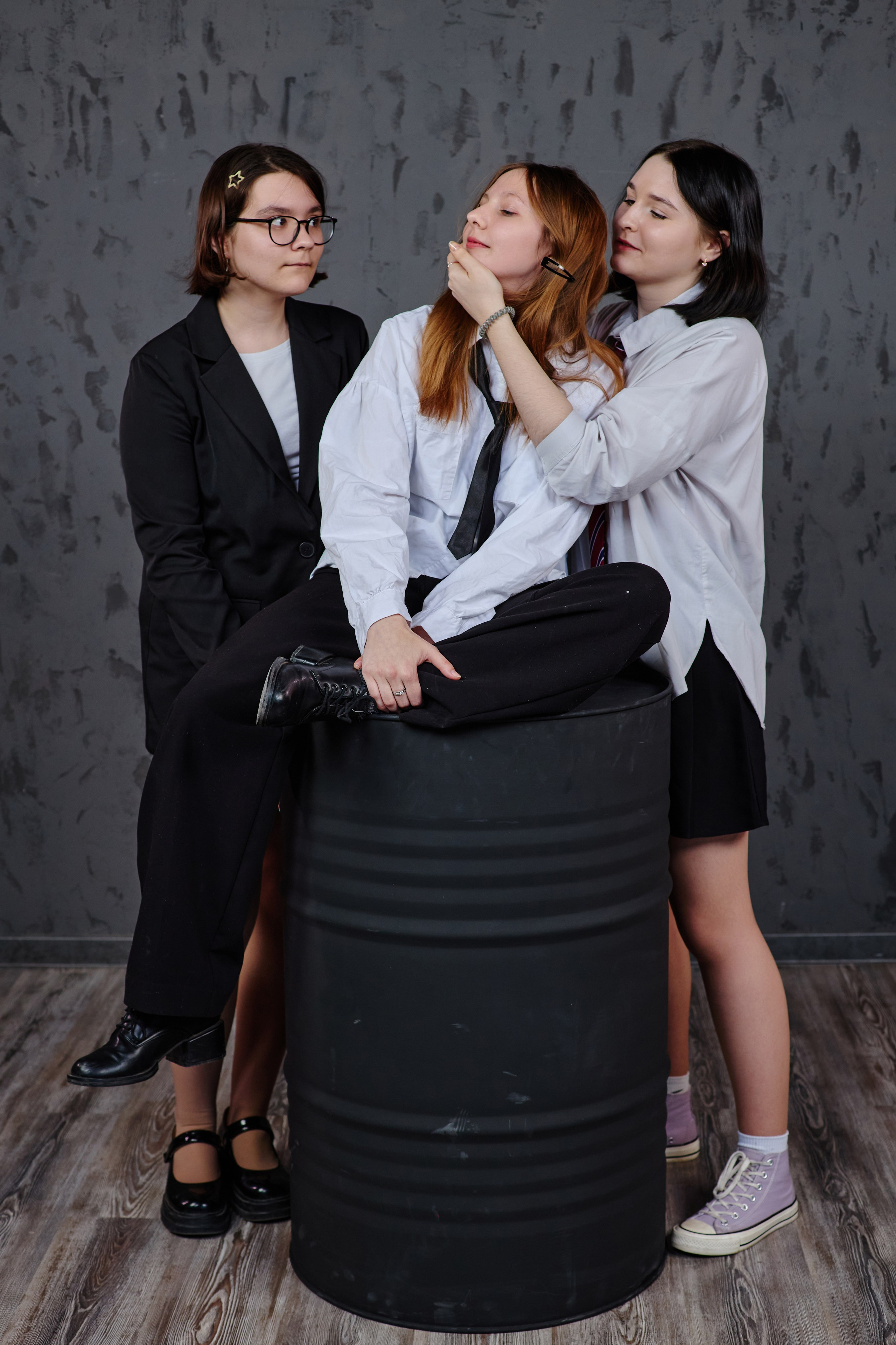 Сьемка выпускного альбома в студии DARK LOFT таганрог. Фотограф Выпускные альбомы Таганрог Сергей Коробченко